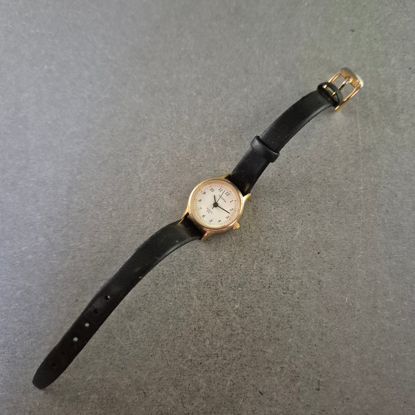 MC Titan Damen Uhr – Quarz mit Datum, 5 ATM wasserdicht