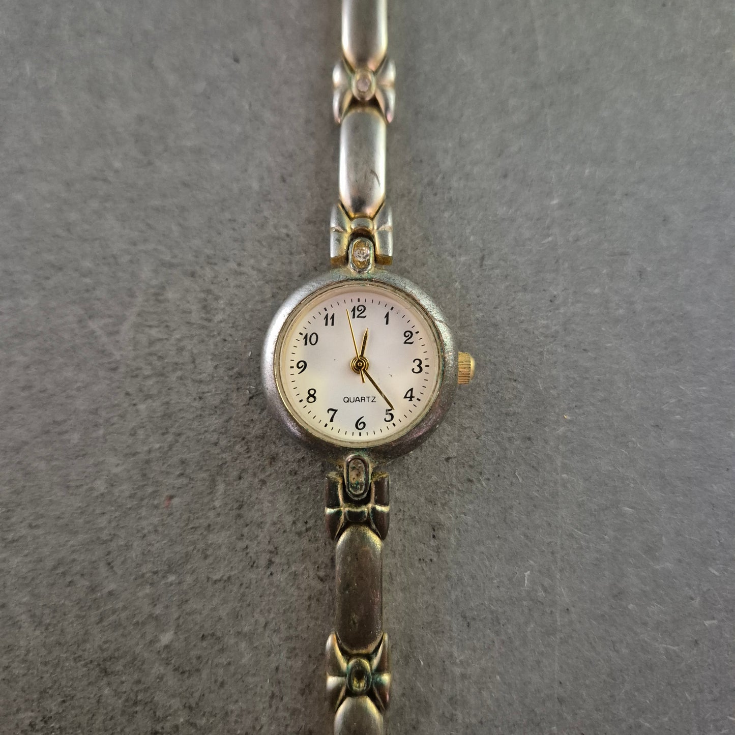 Elegante Damen-Armbanduhr – Quarz, goldfarben