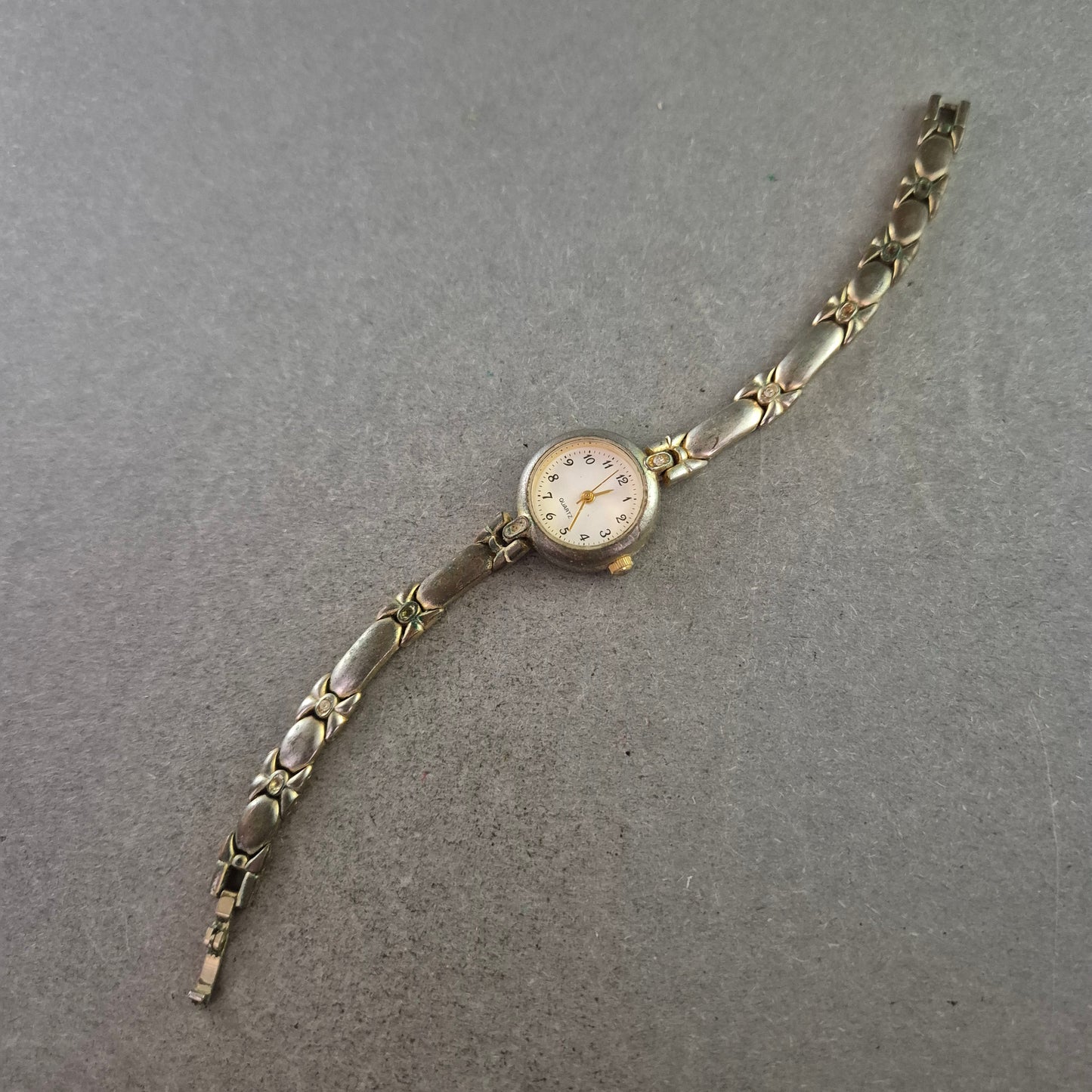 Elegante Damen-Armbanduhr – Quarz, goldfarben