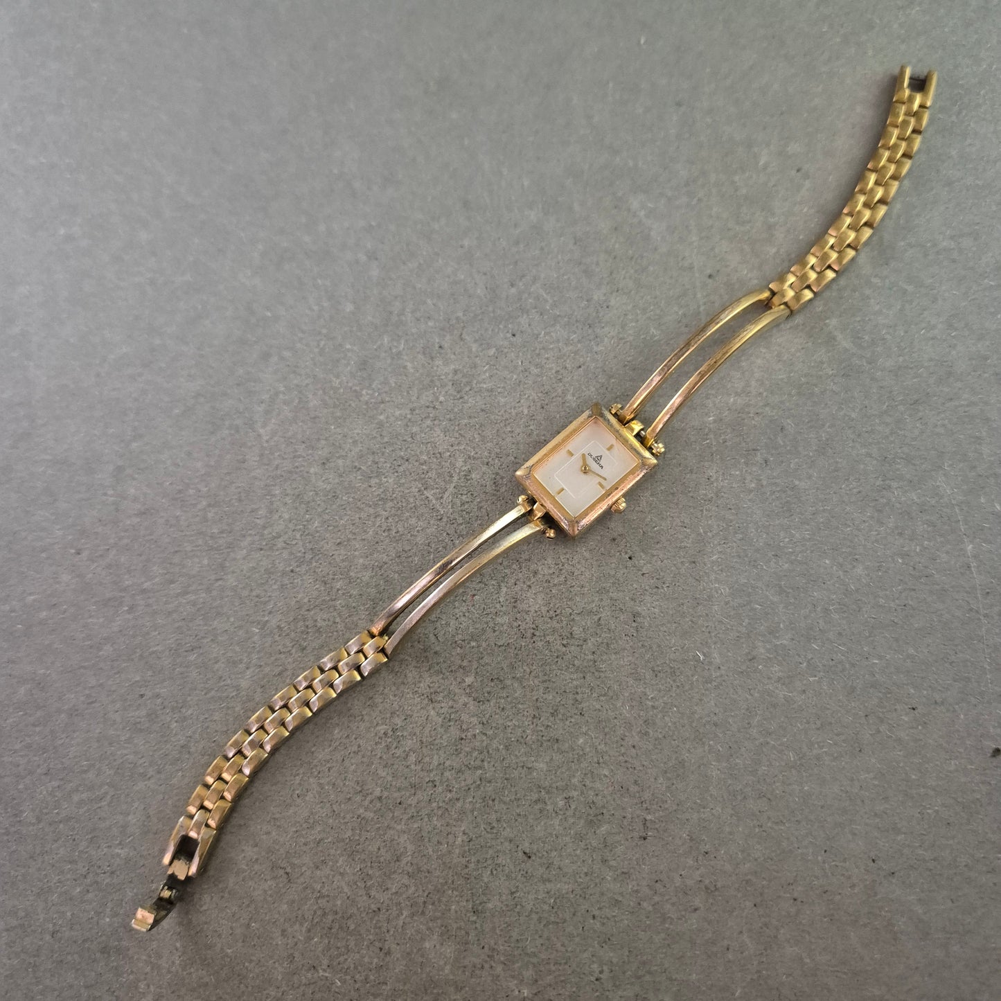 Dugena Damen Uhr – Vintage vergoldet mit eckigem Gehäuse