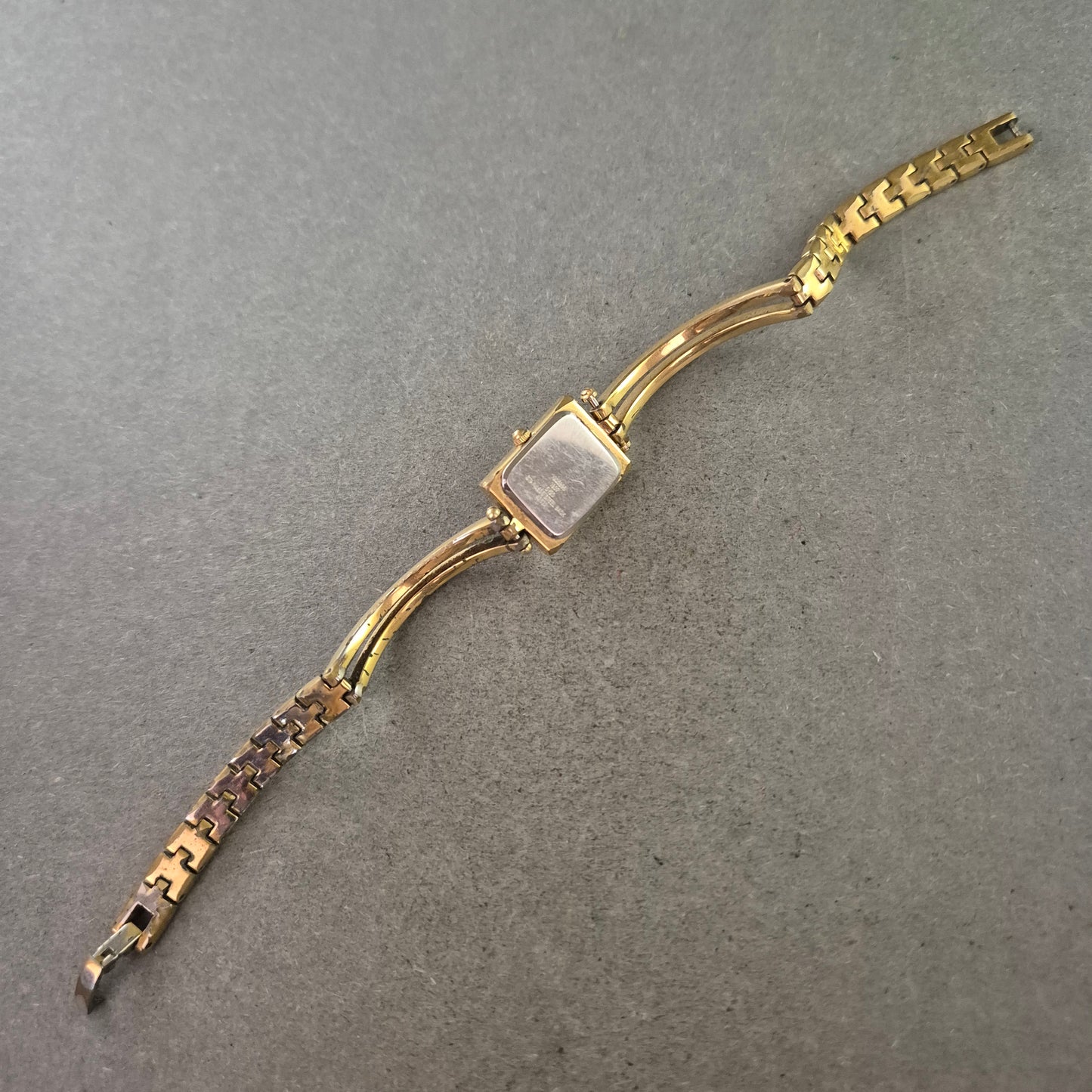 Dugena Damen Uhr – Vintage vergoldet mit eckigem Gehäuse