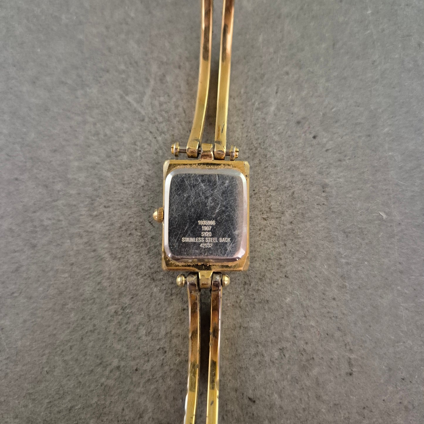 Dugena Damen Uhr – Vintage vergoldet mit eckigem Gehäuse