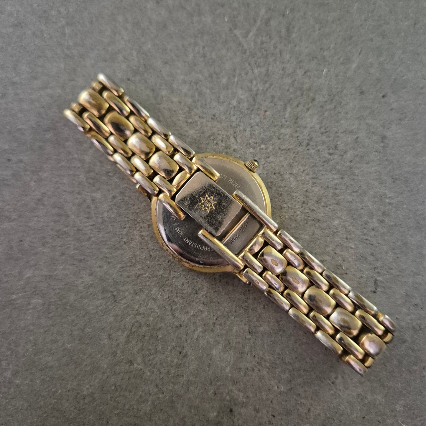 Junghans Damen Uhr – Quarz vergoldet mit Datumsanzeige