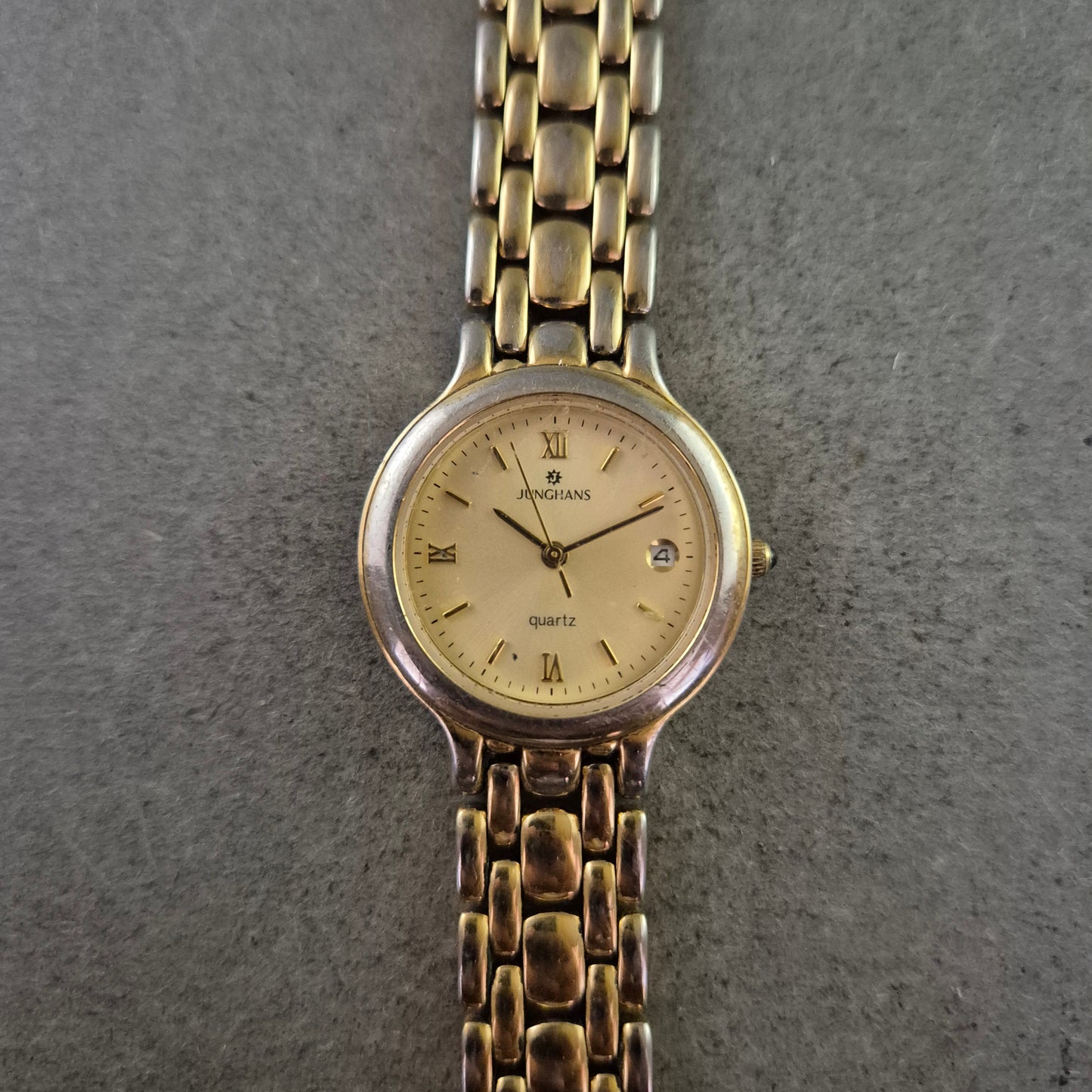 Junghans Damen Uhr – Quarz vergoldet mit Datumsanzeige