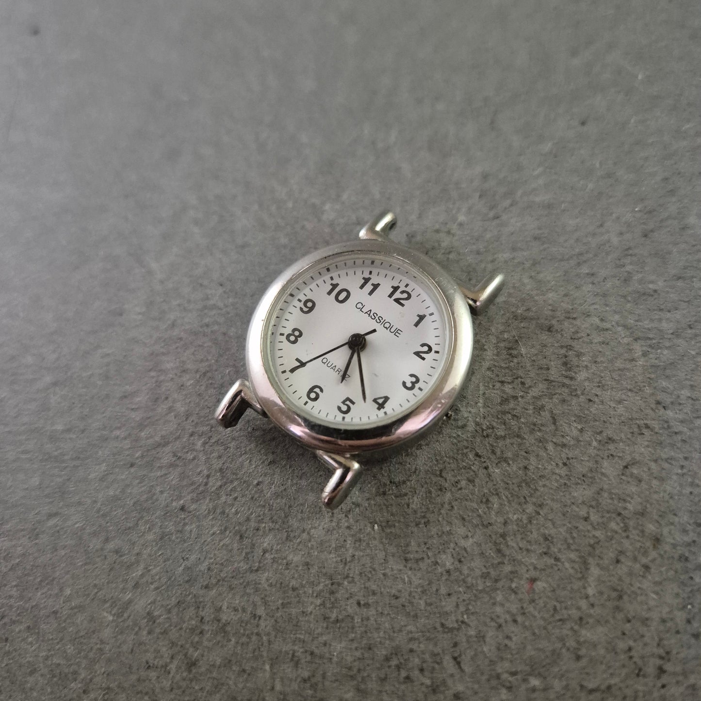 Classique Damen Uhr – Schlichte Quarz Uhr mit Edelstahlboden