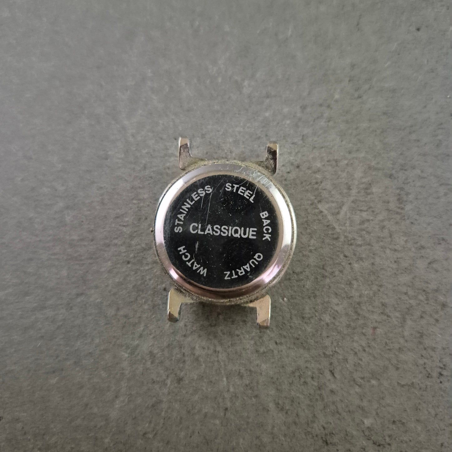 Classique Damen Uhr – Schlichte Quarz Uhr mit Edelstahlboden