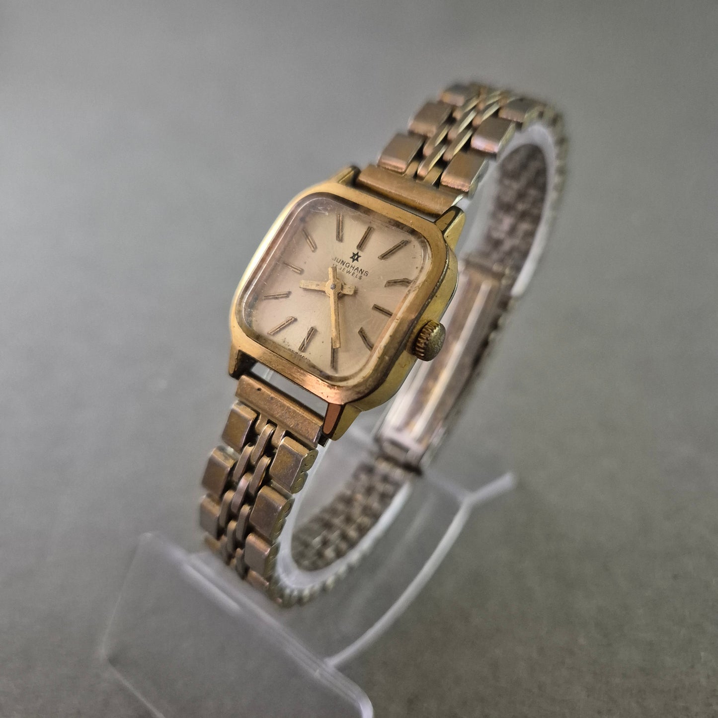 Junghans Damen Uhr – Vintage Design mit eckigem Gehäuse