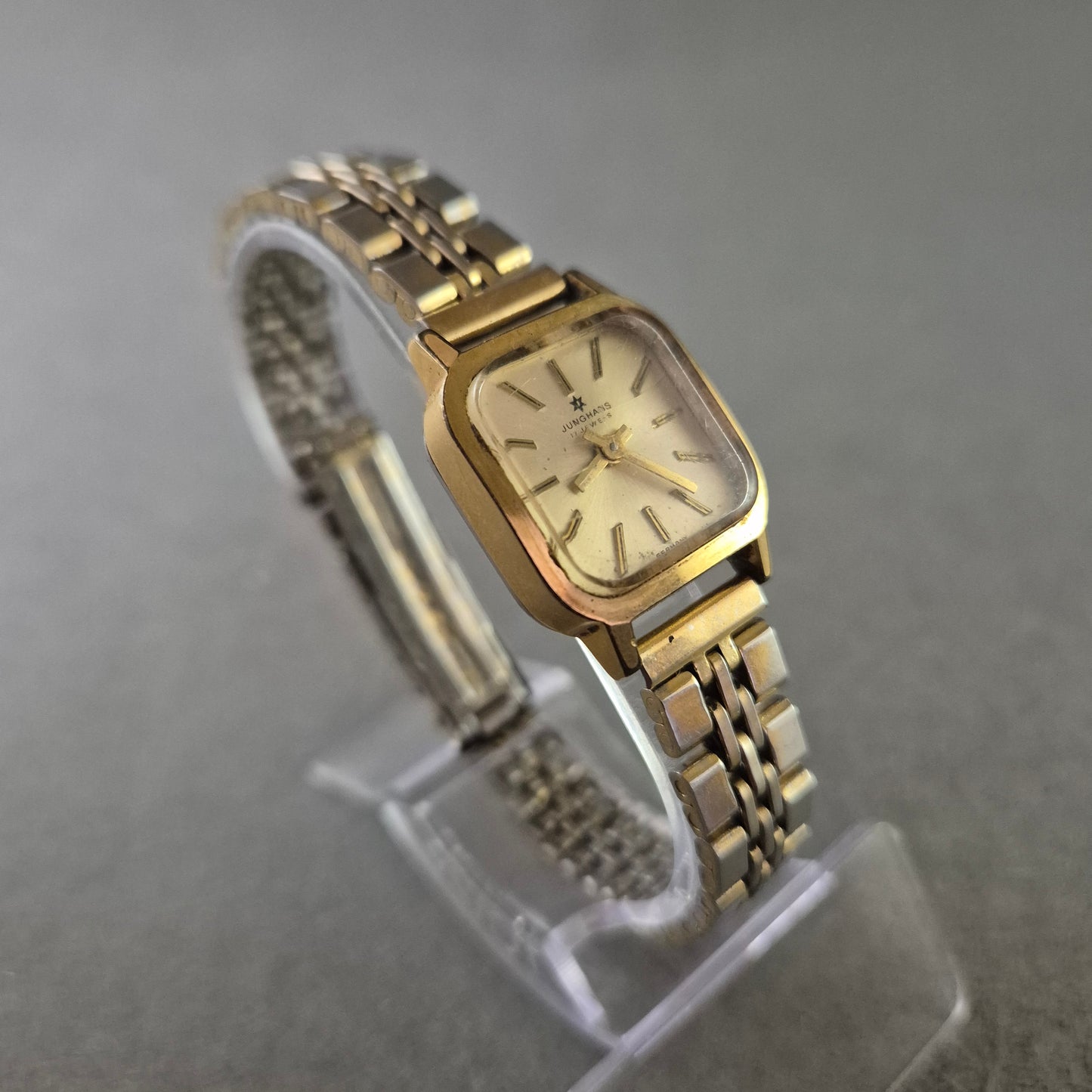 Junghans Damen Uhr – Vintage Design mit eckigem Gehäuse