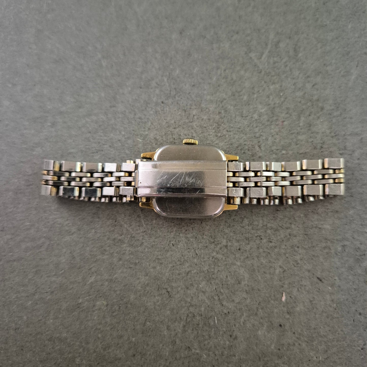 Junghans Damen Uhr – Vintage Design mit eckigem Gehäuse