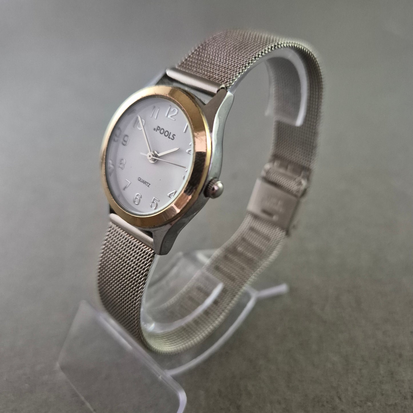 Pools Damen Uhr – Quarzwerk mit Edelstahl Mesharmband