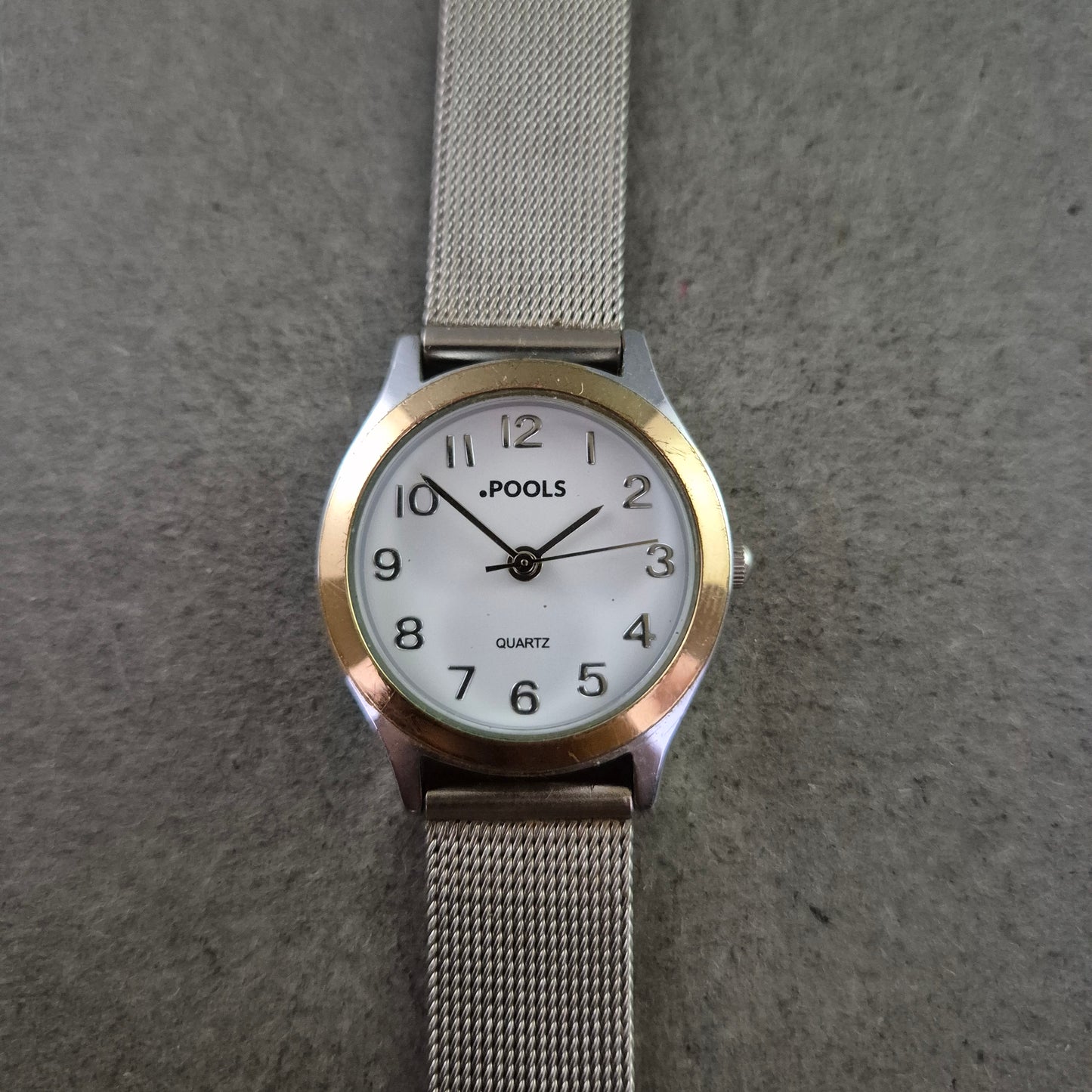 Pools Damen Uhr – Quarzwerk mit Edelstahl Mesharmband