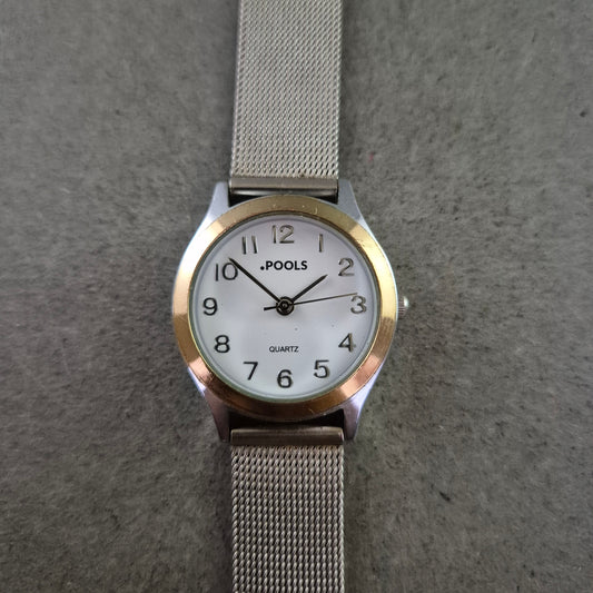 Pools Damen Uhr – Quarzwerk mit Edelstahl Mesharmband