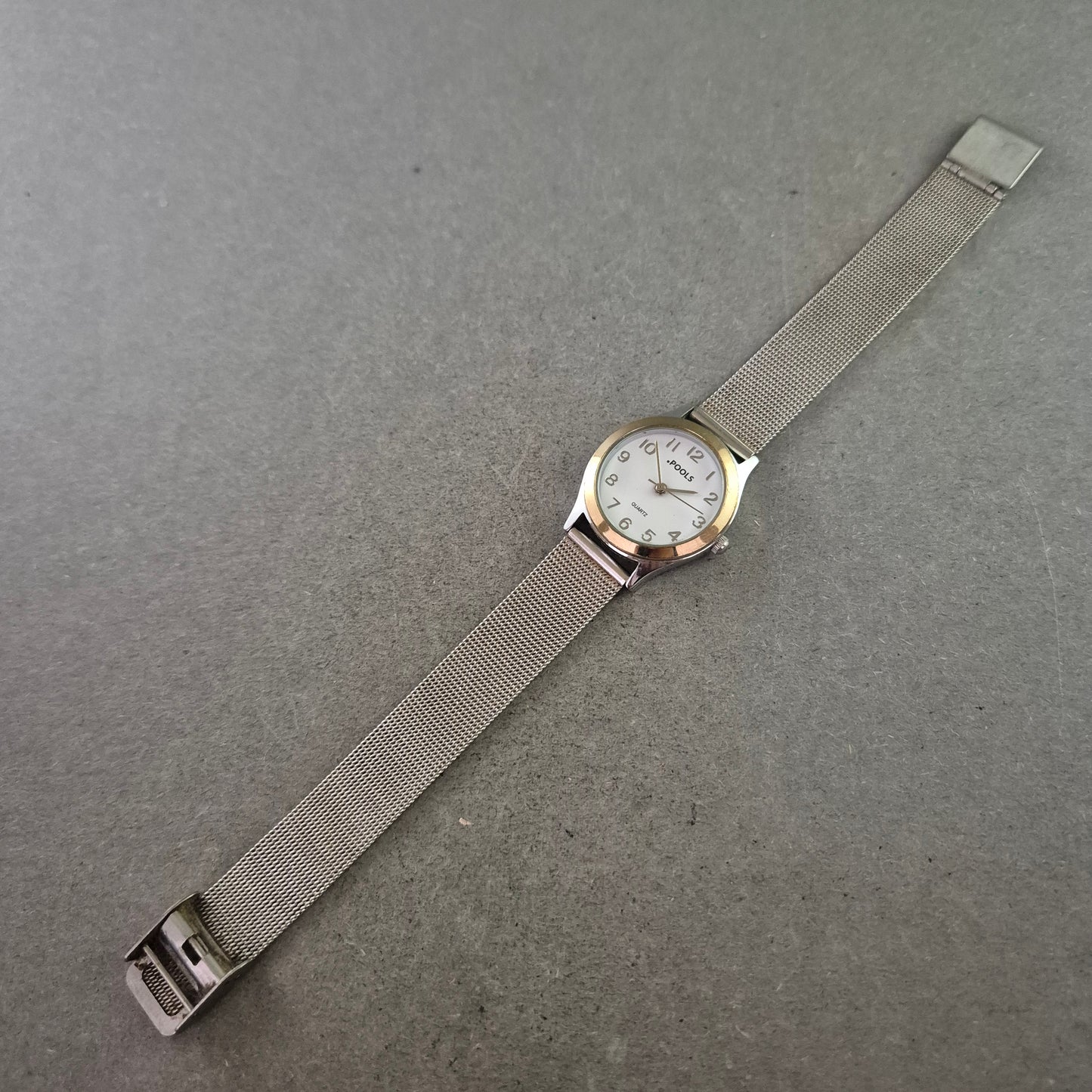 Pools Damen Uhr – Quarzwerk mit Edelstahl Mesharmband