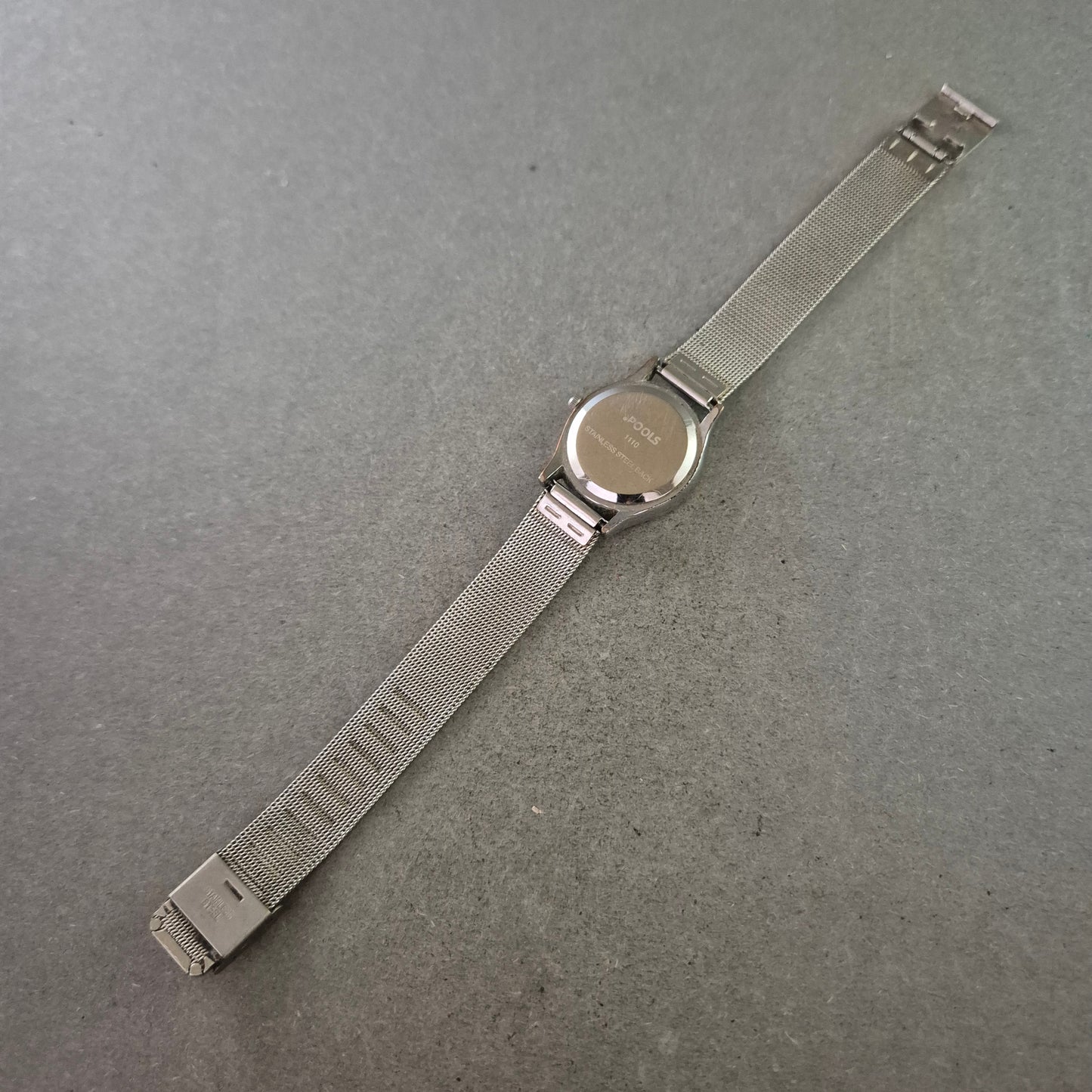 Pools Damen Uhr – Quarzwerk mit Edelstahl Mesharmband