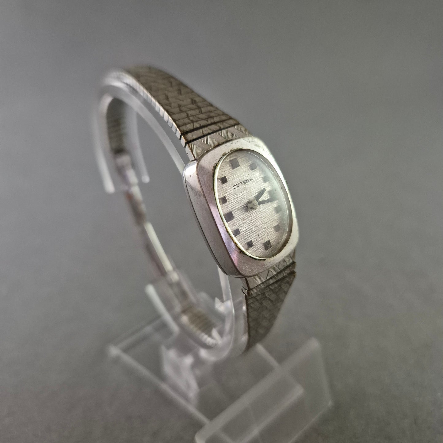 Dugena Damen Uhr – Vintage Design mit silbernem Armband