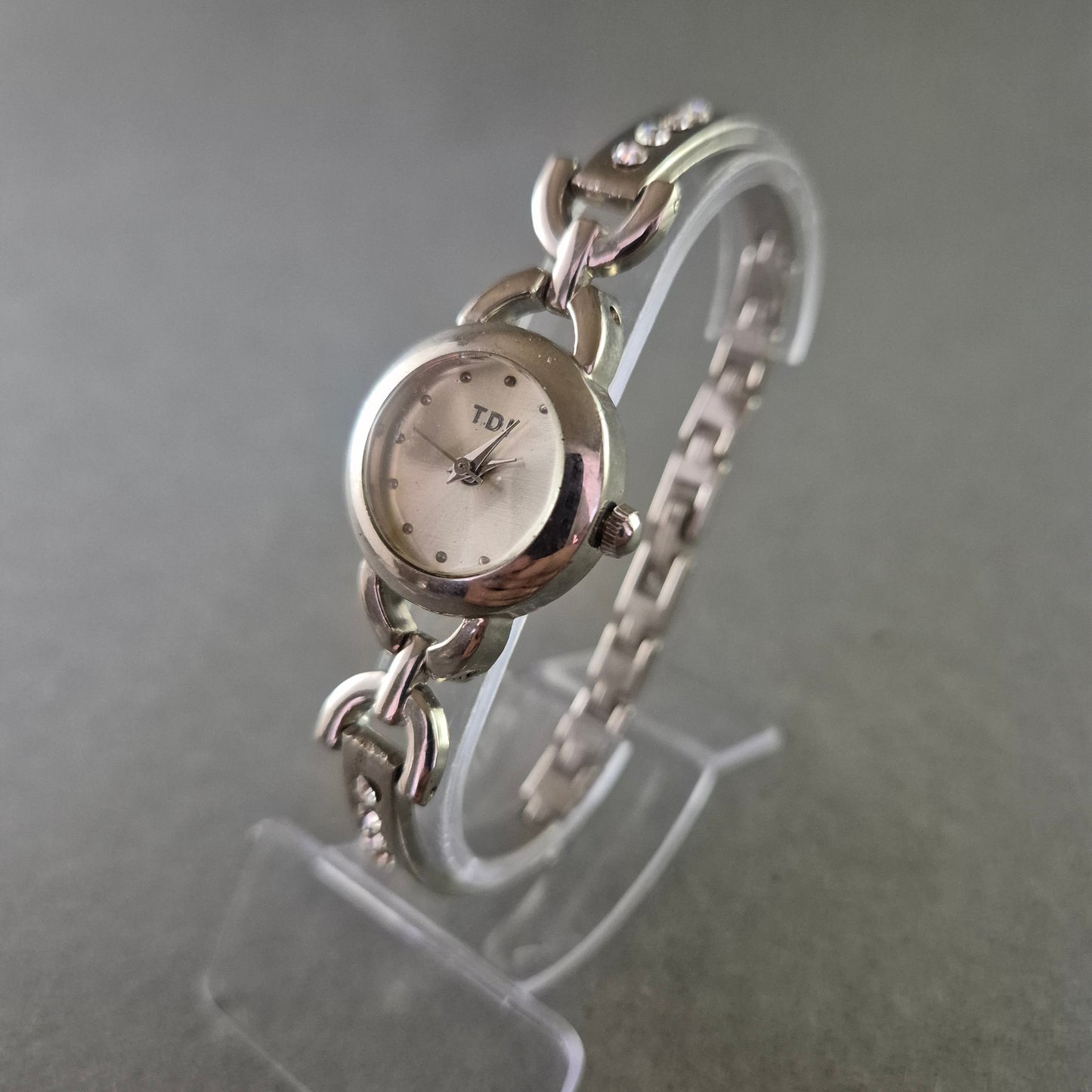 TDL Damen Uhr – Elegantes Armbanddesign in Silber