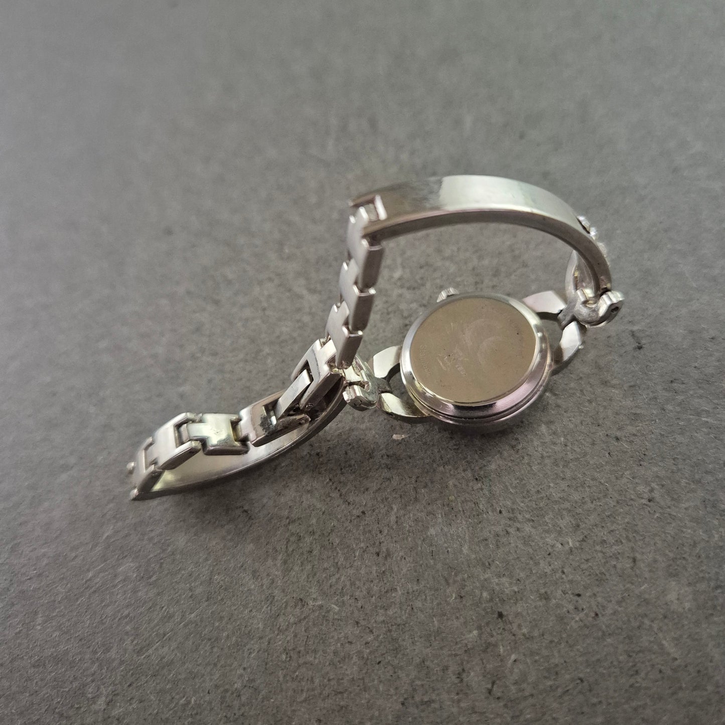 TDL Damen Uhr – Elegantes Armbanddesign in Silber