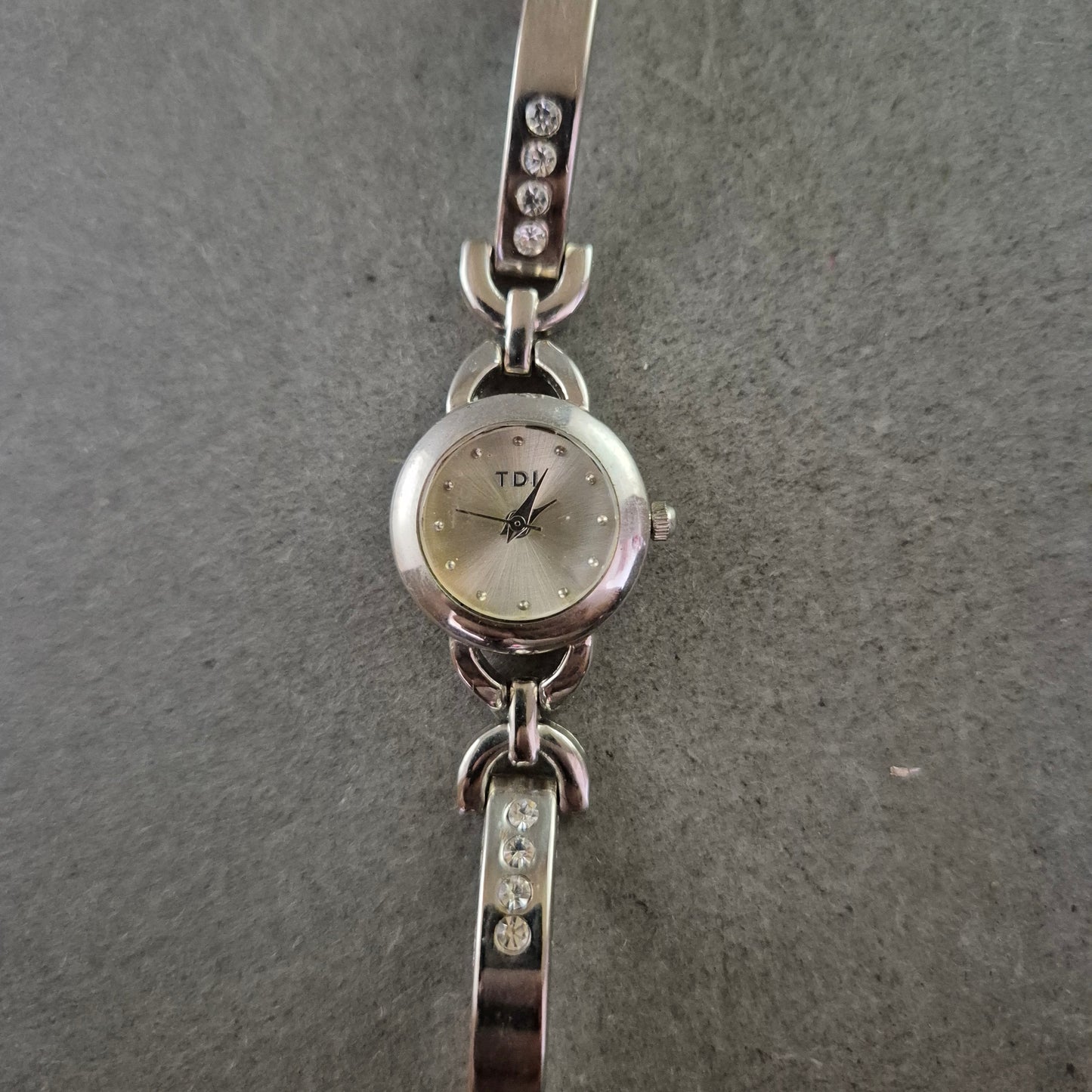 TDL Damen Uhr – Elegantes Armbanddesign in Silber