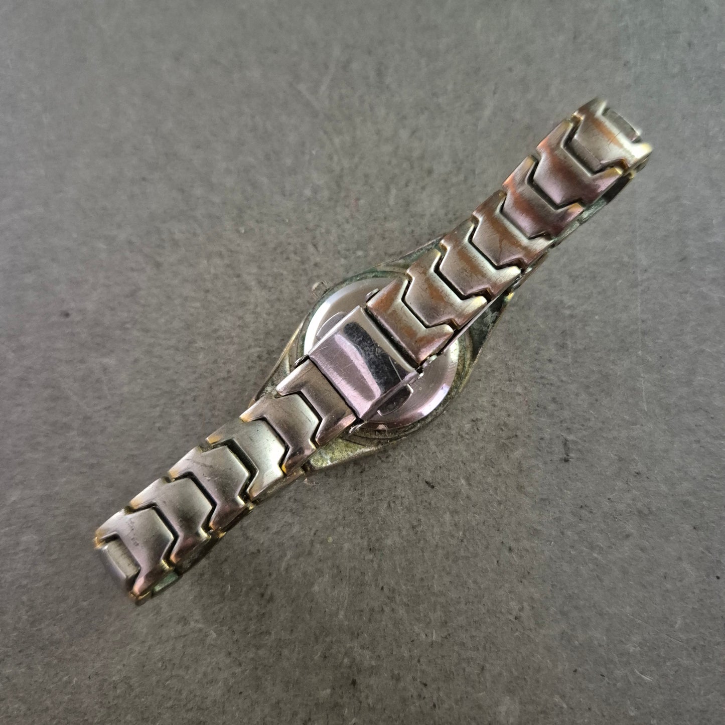 Agnex Damen Uhr – Schwarzes Zifferblatt mit goldenen Ziffern