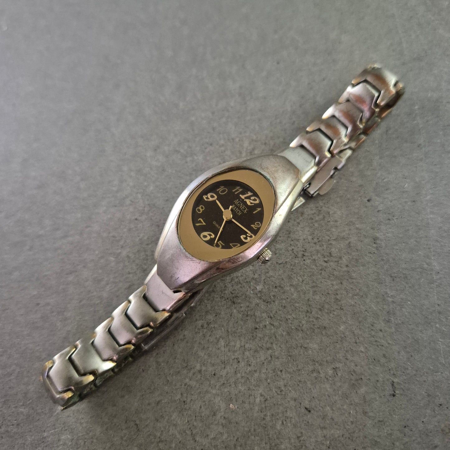 Agnex Damen Uhr – Schwarzes Zifferblatt mit goldenen Ziffern