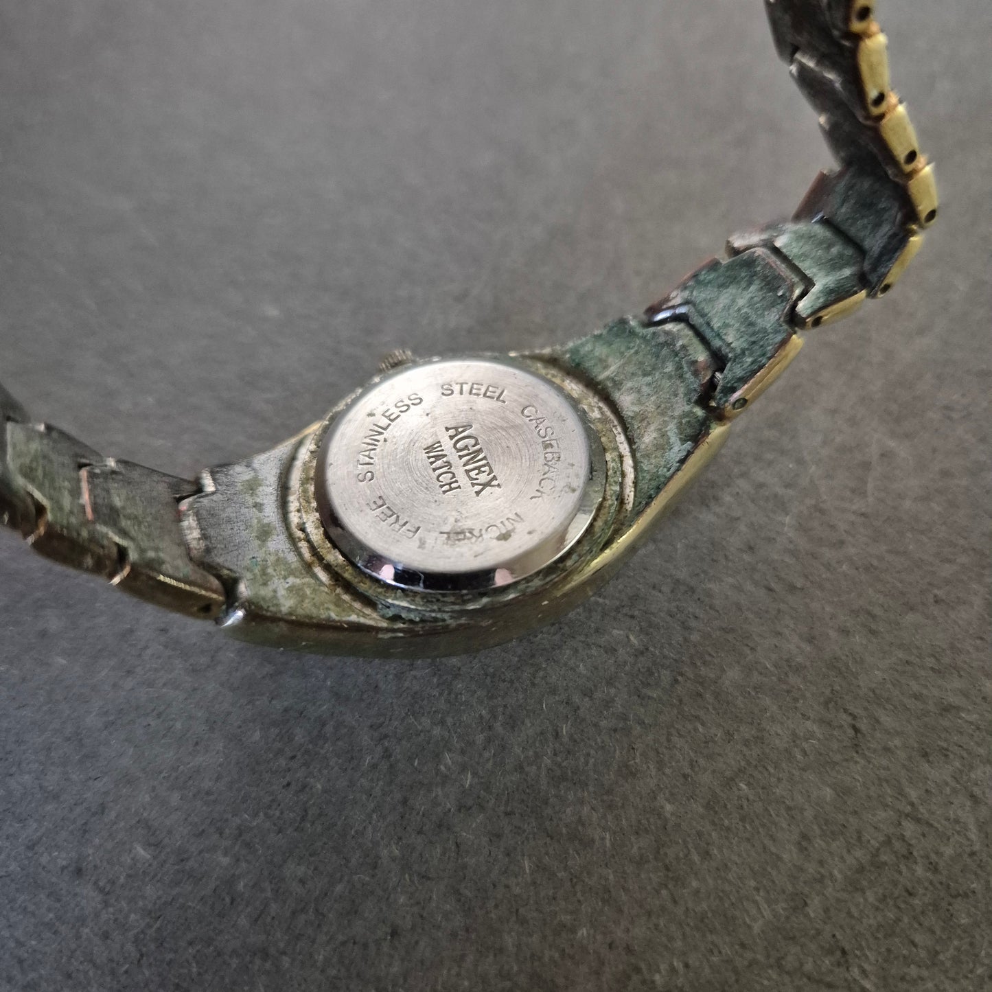 Agnex Damen Uhr – Schwarzes Zifferblatt mit goldenen Ziffern