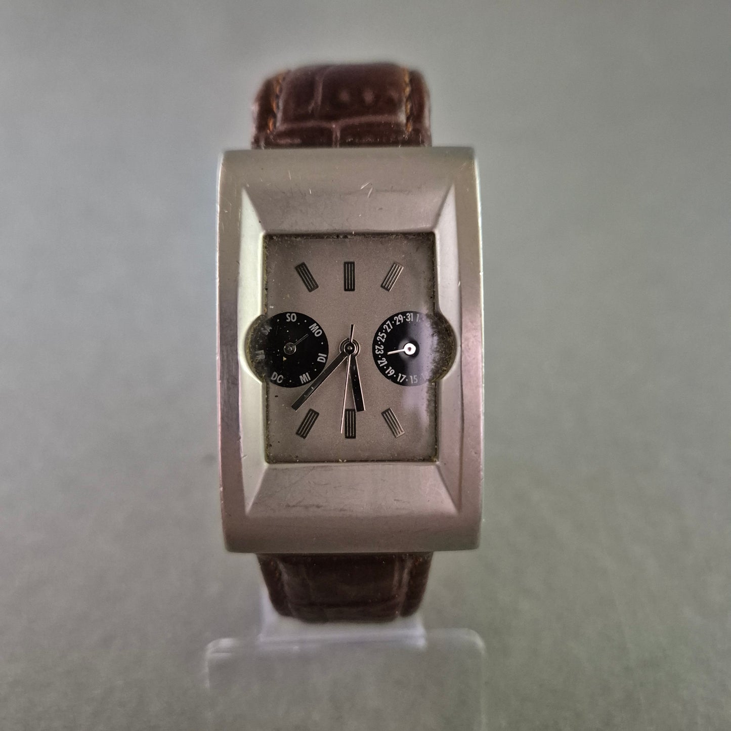 Audi Herren Uhr – Rechteckiges Gehäuse mit Multifunktion