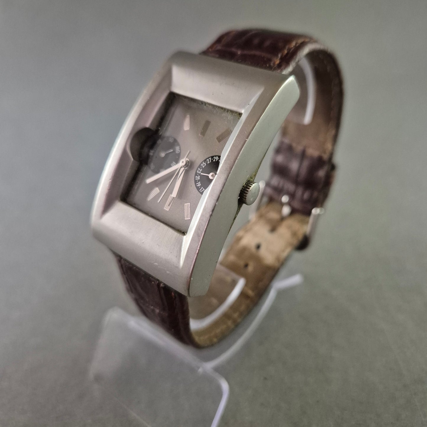 Audi Herren Uhr – Rechteckiges Gehäuse mit Multifunktion