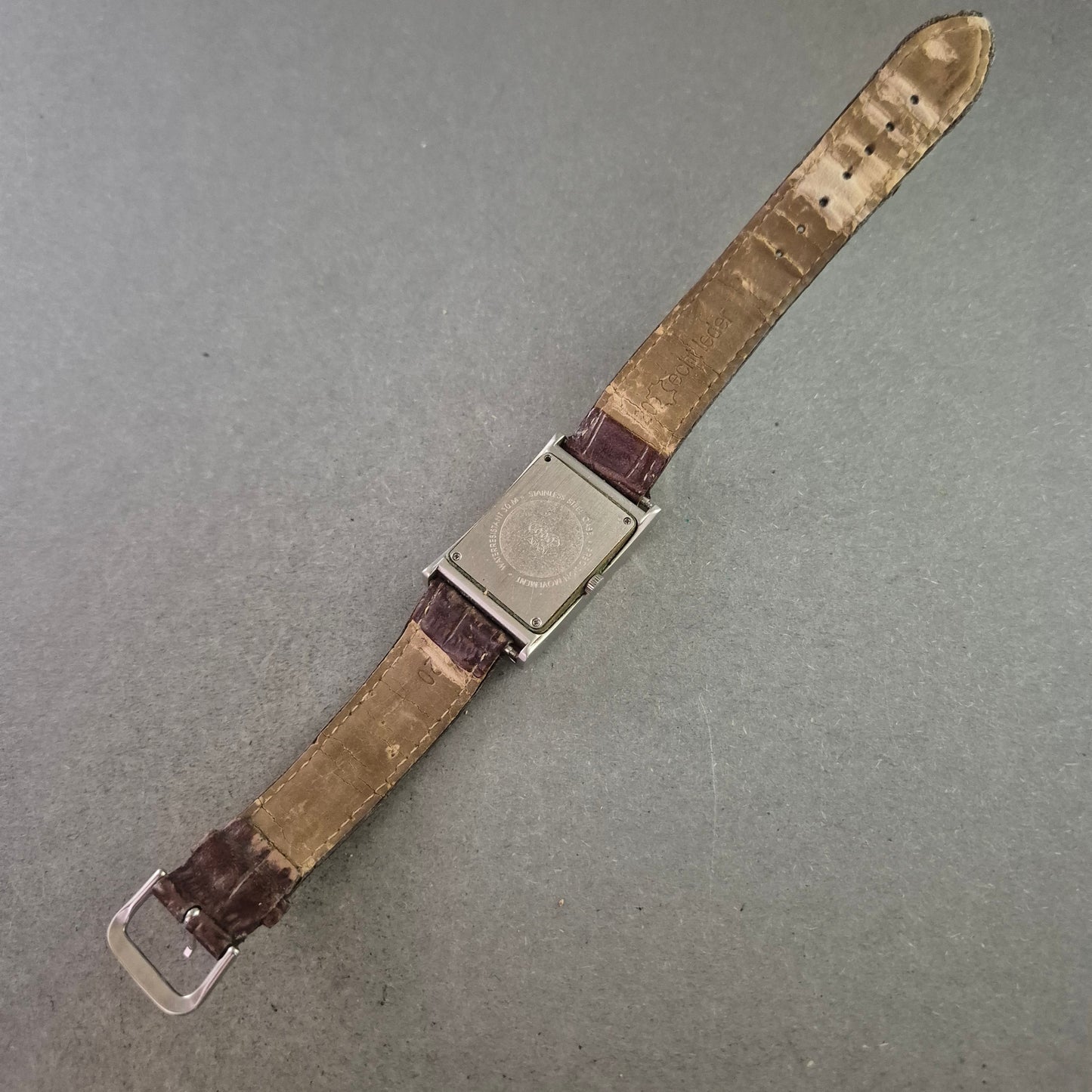 Audi Herren Uhr – Rechteckiges Gehäuse mit Multifunktion