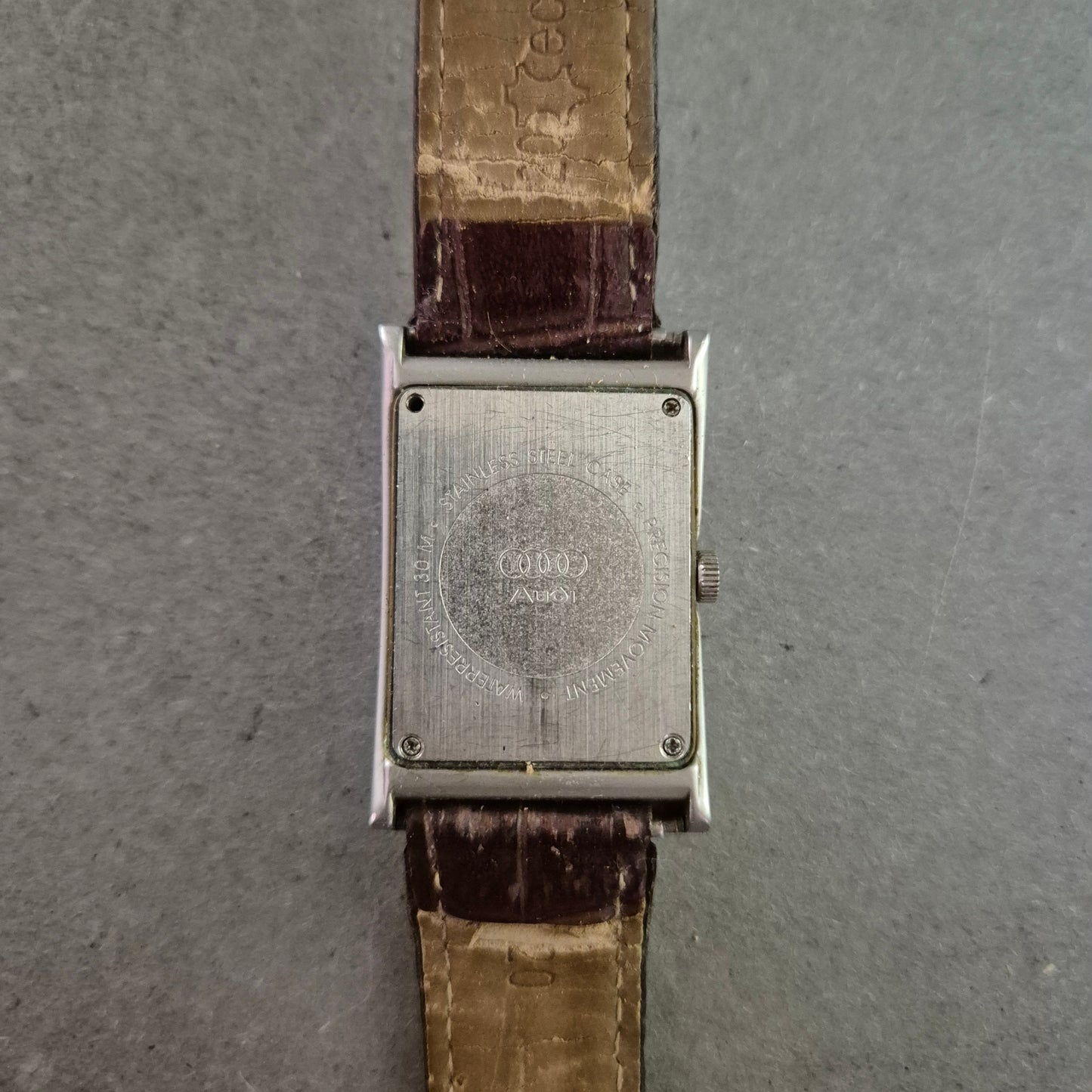 Audi Herren Uhr – Rechteckiges Gehäuse mit Multifunktion