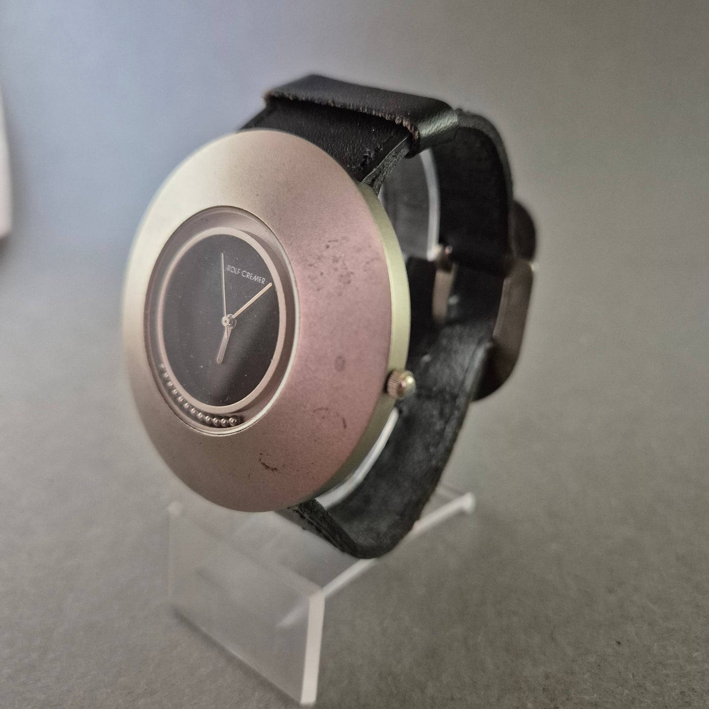 Rolf Cremer Damen Uhr – Designklassiker mit rundem Gehäuse