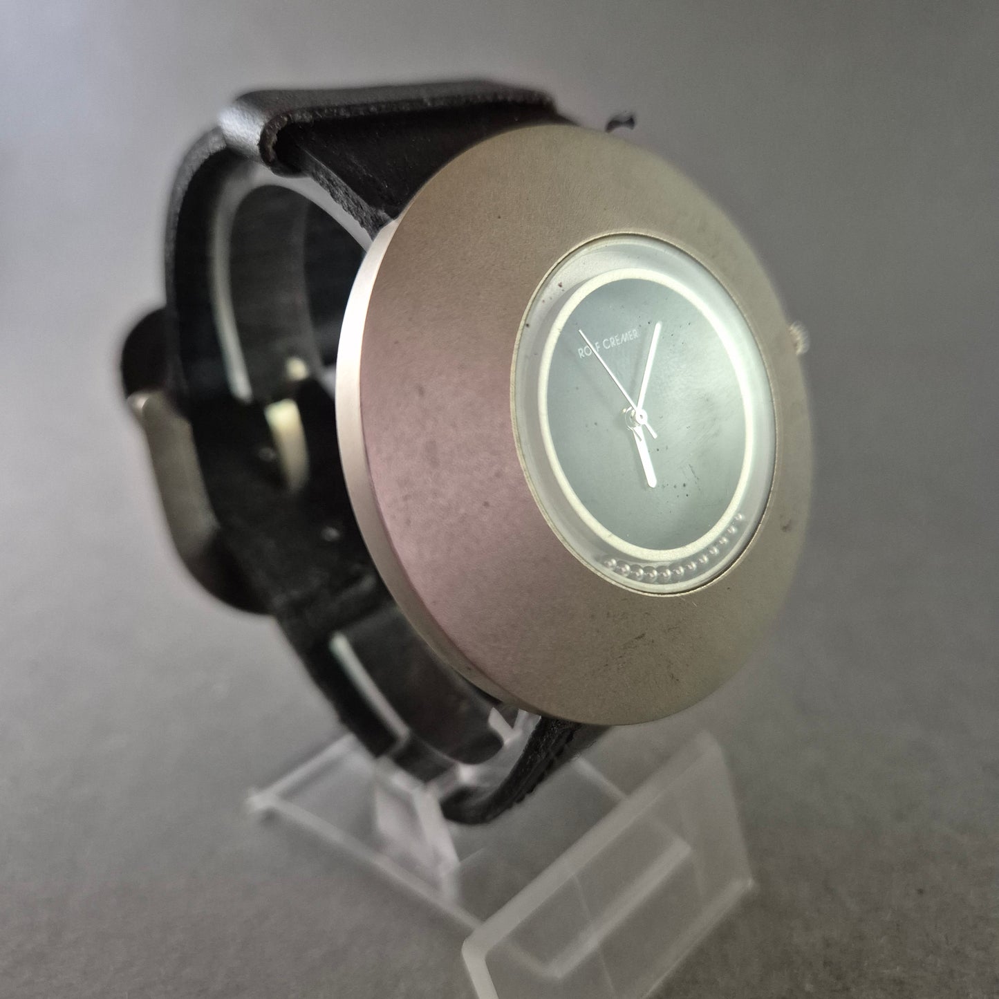 Rolf Cremer Damen Uhr – Designklassiker mit rundem Gehäuse