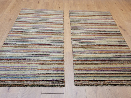 Handgeknüpfter Wollteppich mit traditionellem Streifenmuster