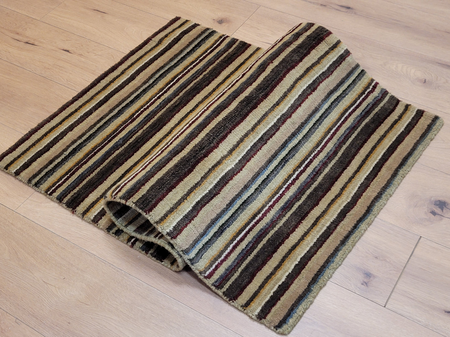 Streifenteppich Korkwolle, modernes Muster