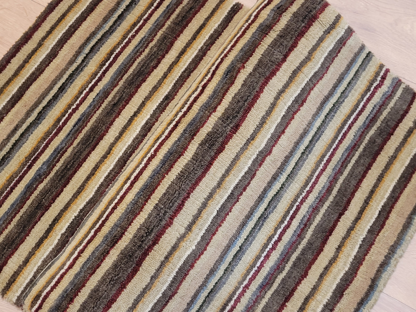 Streifenteppich Korkwolle, modernes Muster