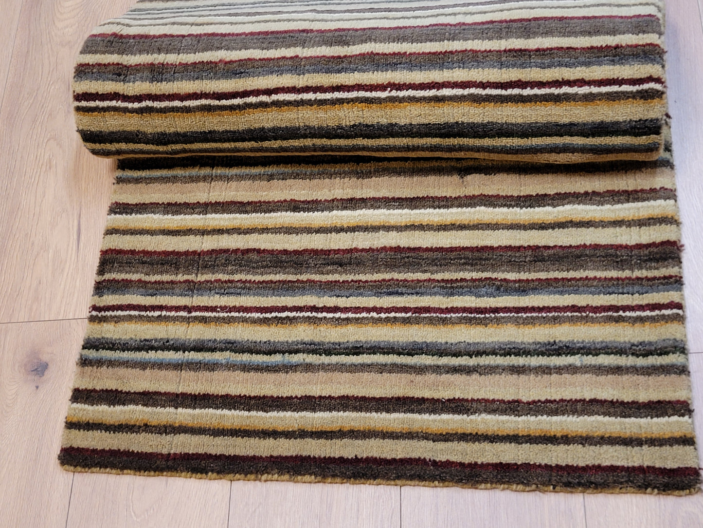 Streifenteppich Korkwolle, modernes Muster