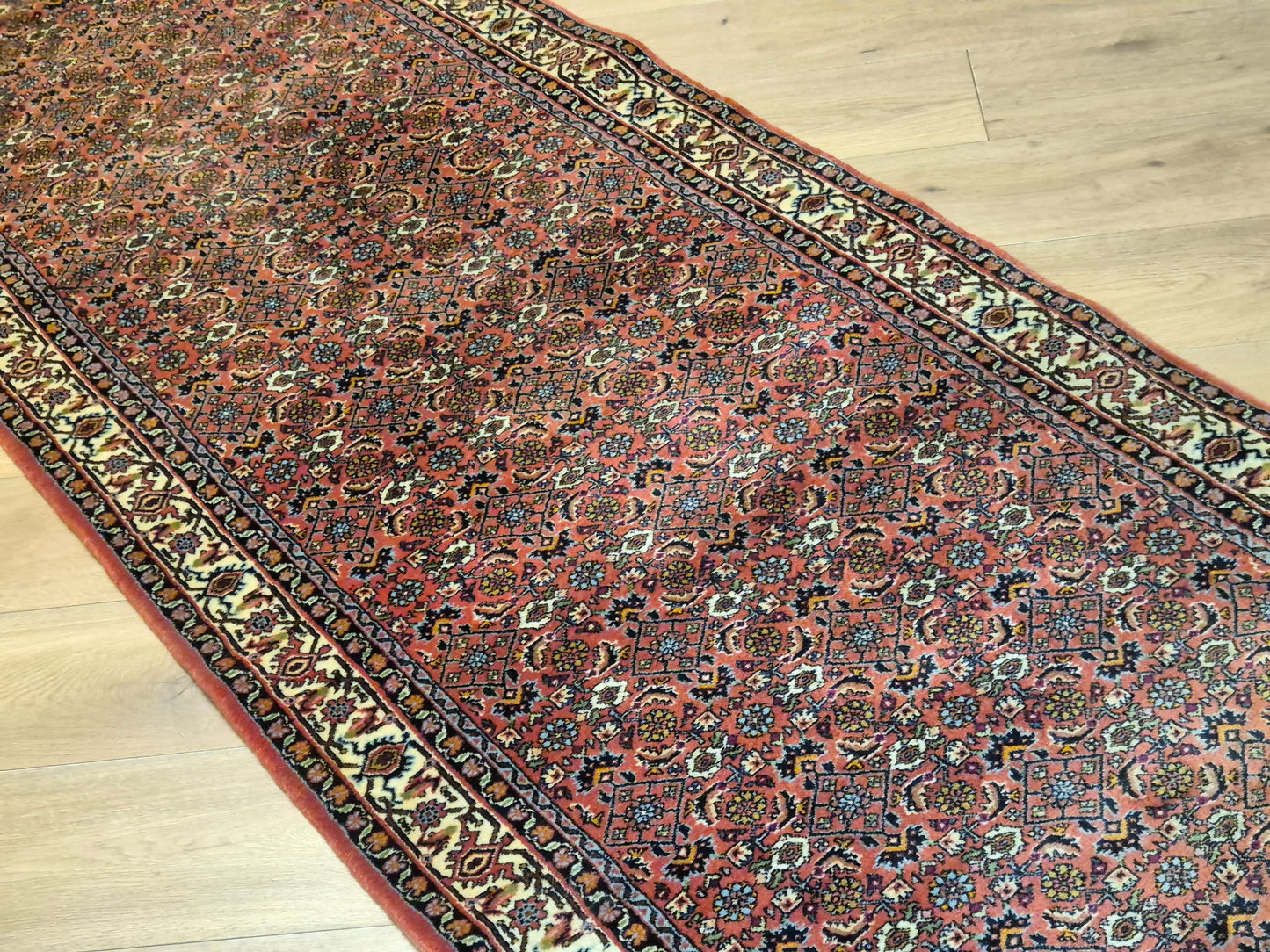 Bidjar Läufer – feines Herati-Muster auf rotem Fond