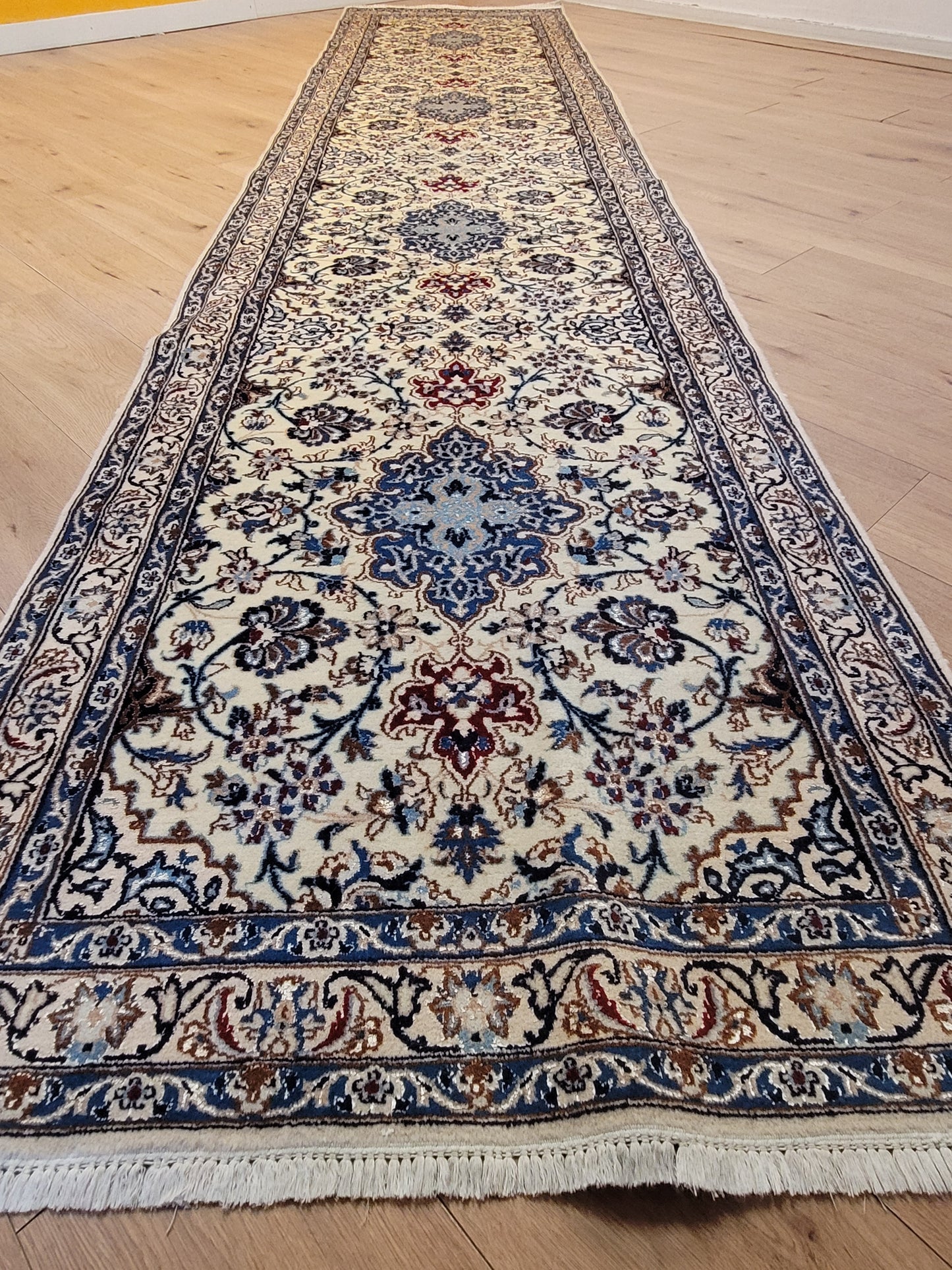 Nain Perserteppich Läufer – Korkwolle mit Seide, florales Design Orientteppich