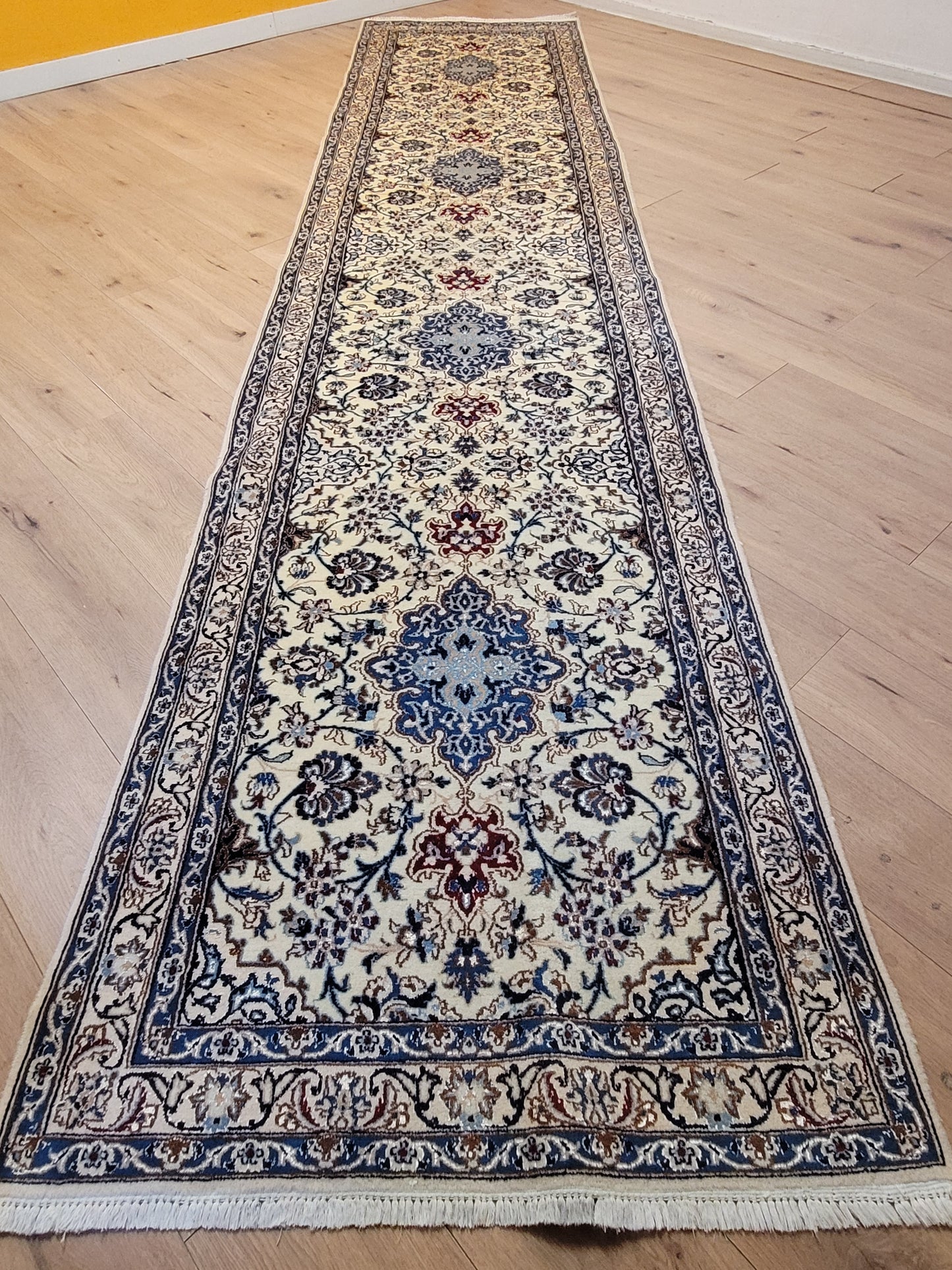 Nain Perserteppich Läufer – Korkwolle mit Seide, florales Design Orientteppich