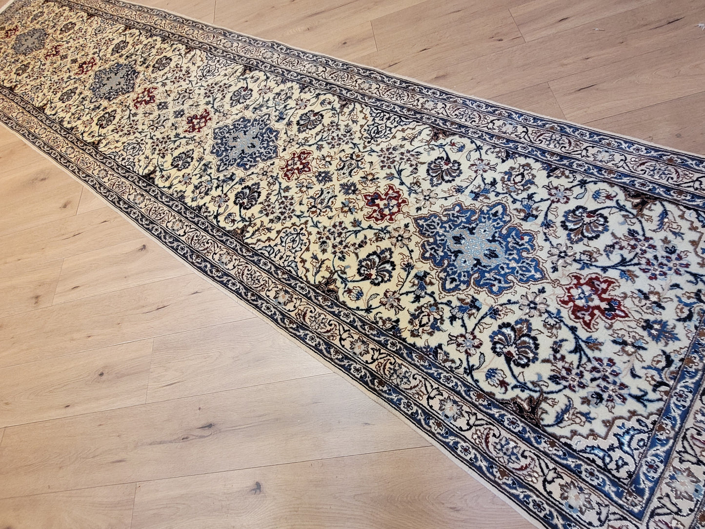 Nain Perserteppich Läufer – Korkwolle mit Seide, florales Design Orientteppich