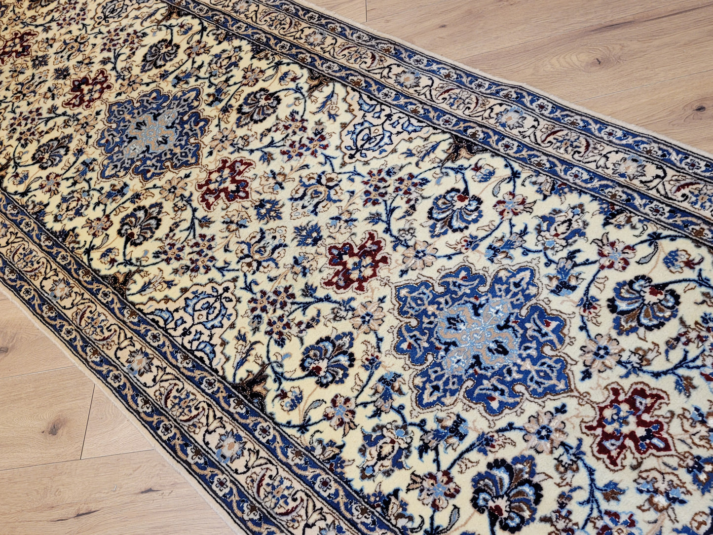 Nain Perserteppich Läufer – Korkwolle mit Seide, florales Design Orientteppich