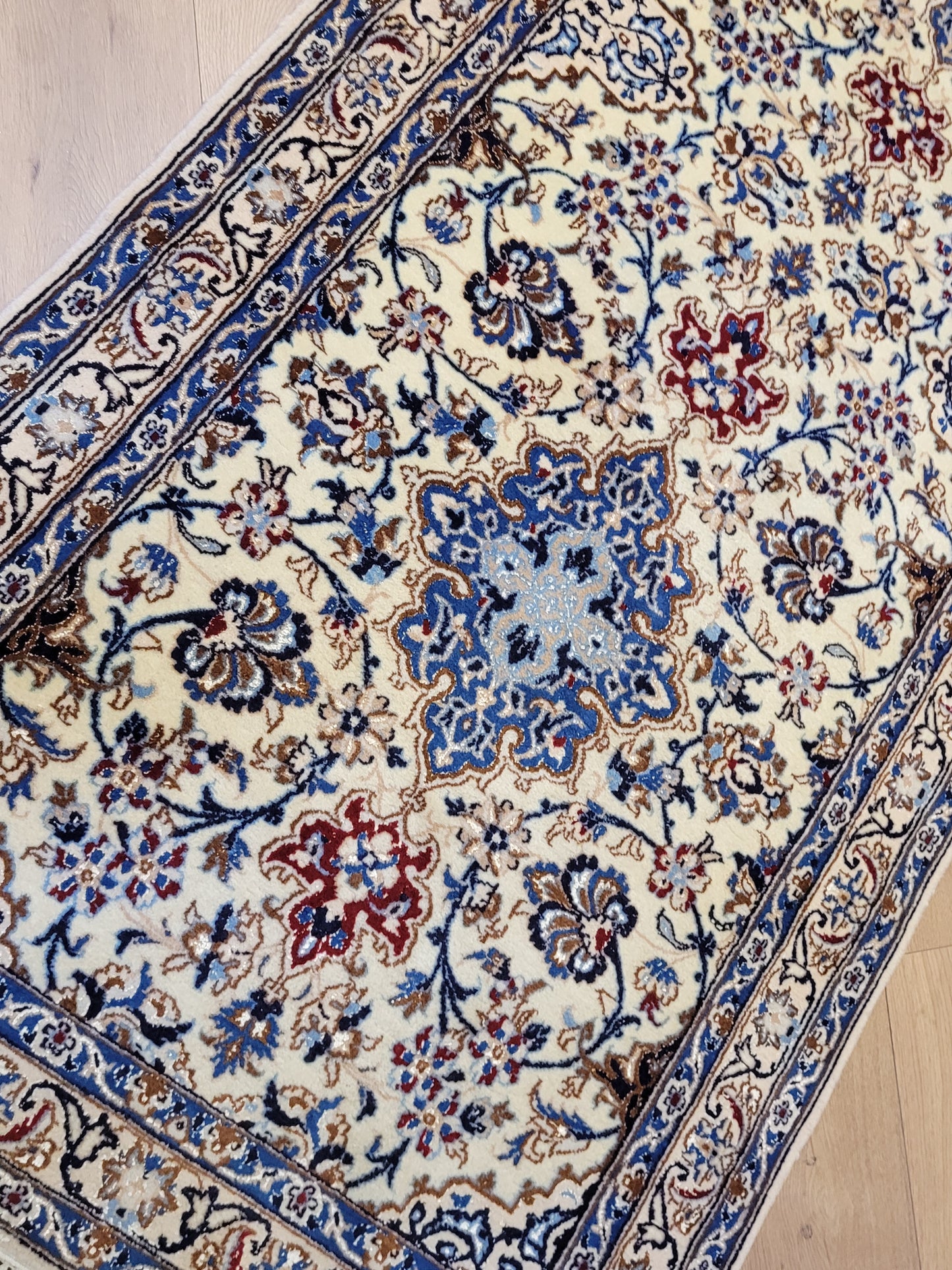 Nain Perserteppich Läufer – Korkwolle mit Seide, florales Design Orientteppich