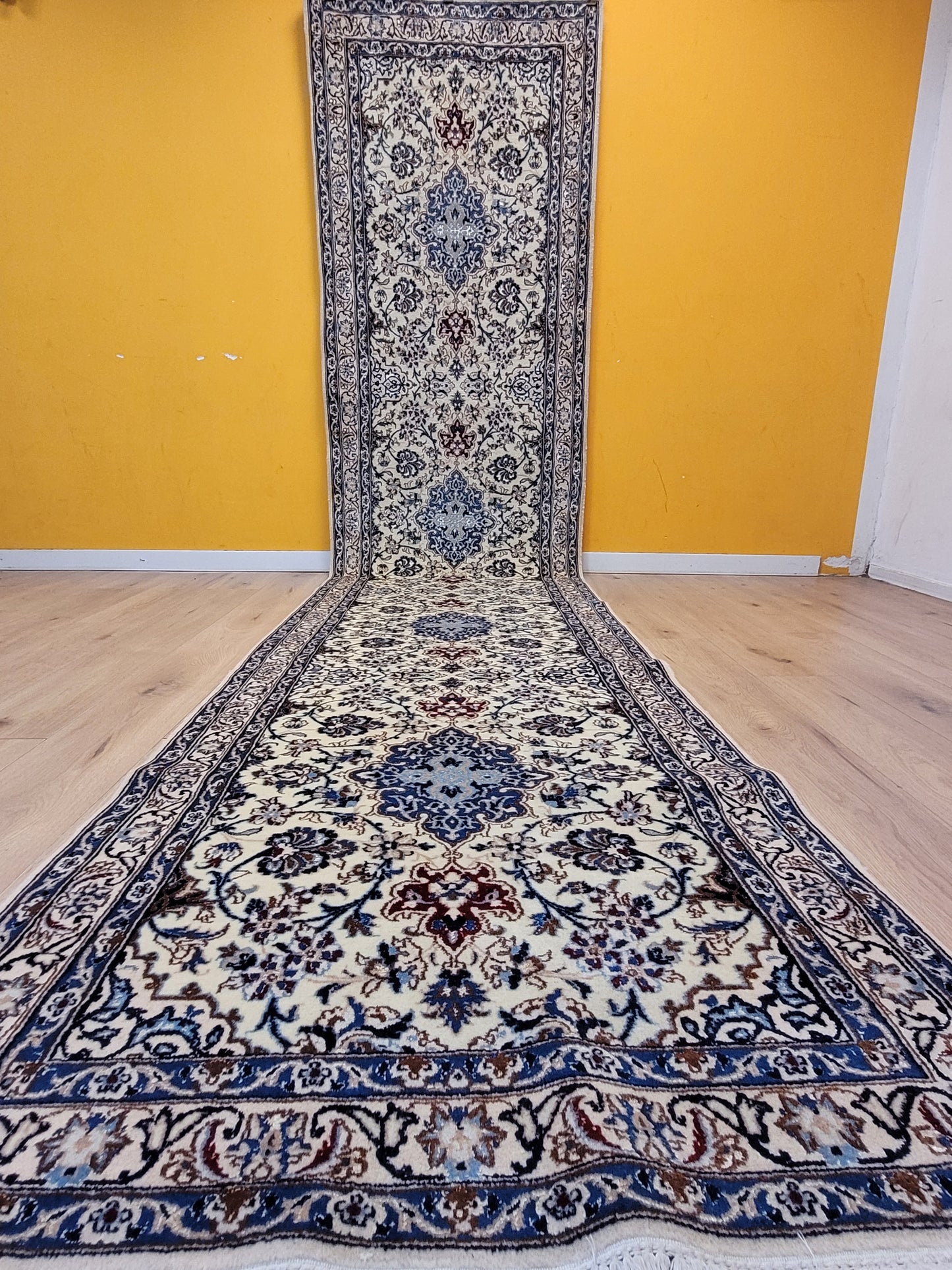 Nain Perserteppich Läufer – Korkwolle mit Seide, florales Design Orientteppich