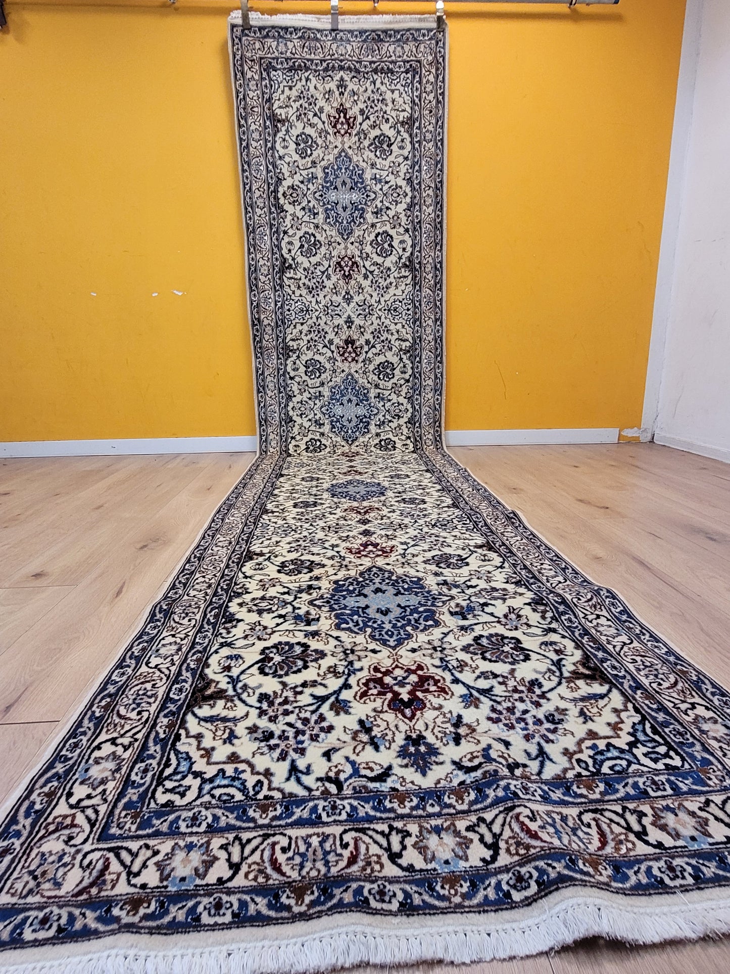 Nain Perserteppich Läufer – Korkwolle mit Seide, florales Design Orientteppich