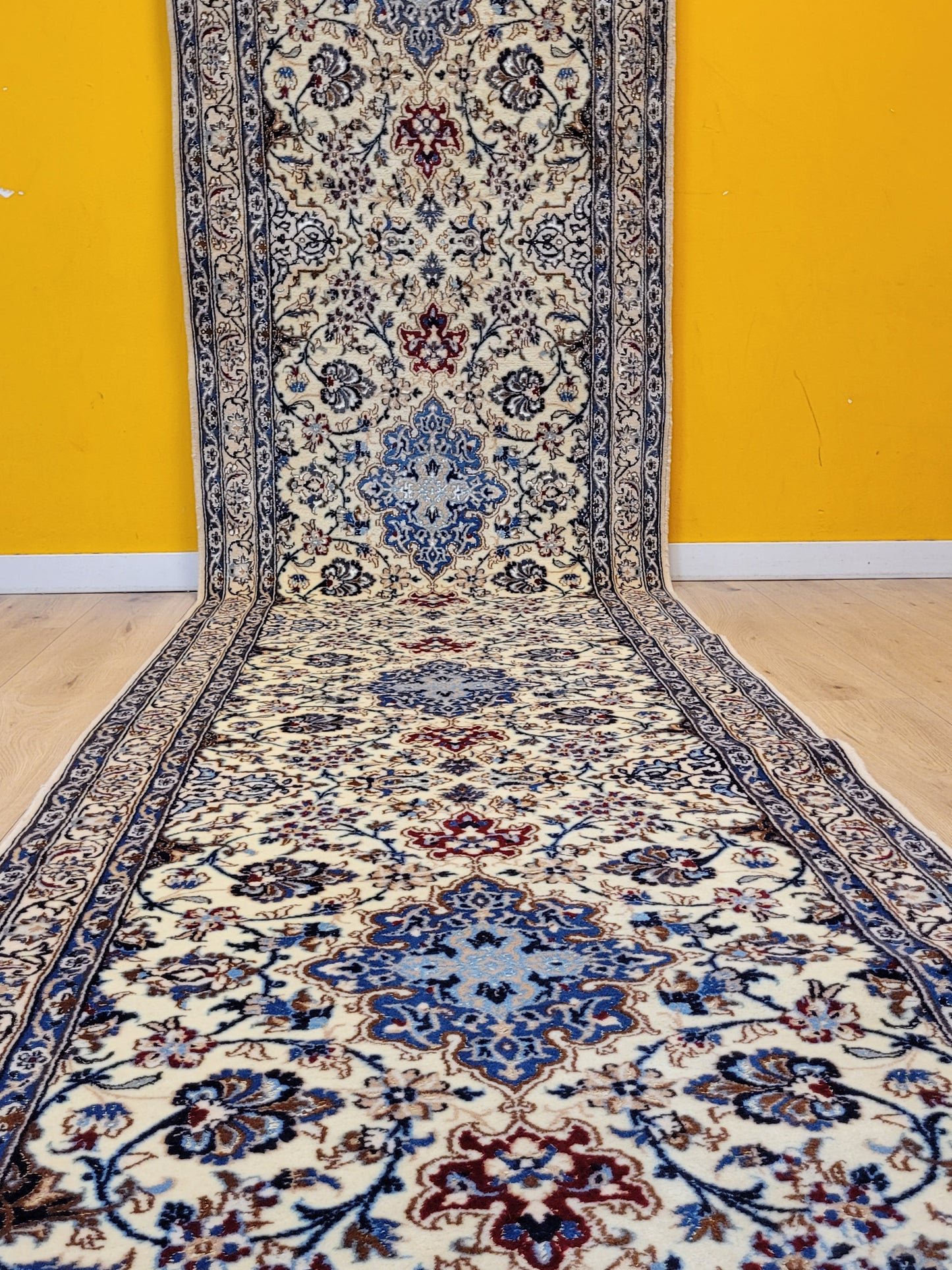 Nain Perserteppich Läufer – Korkwolle mit Seide, florales Design Orientteppich