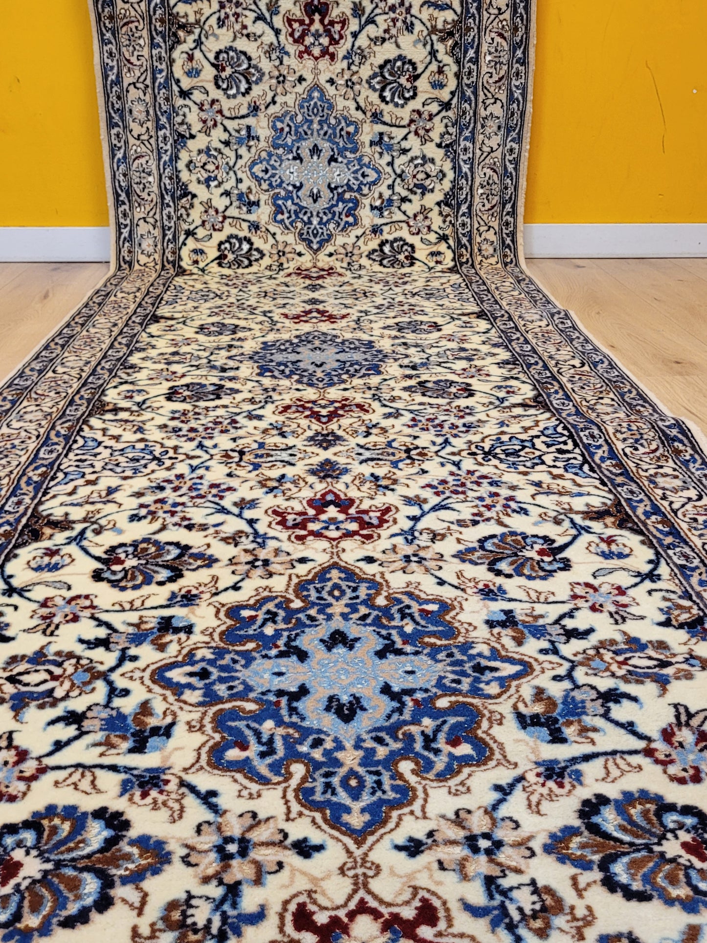 Nain Perserteppich Läufer – Korkwolle mit Seide, florales Design Orientteppich