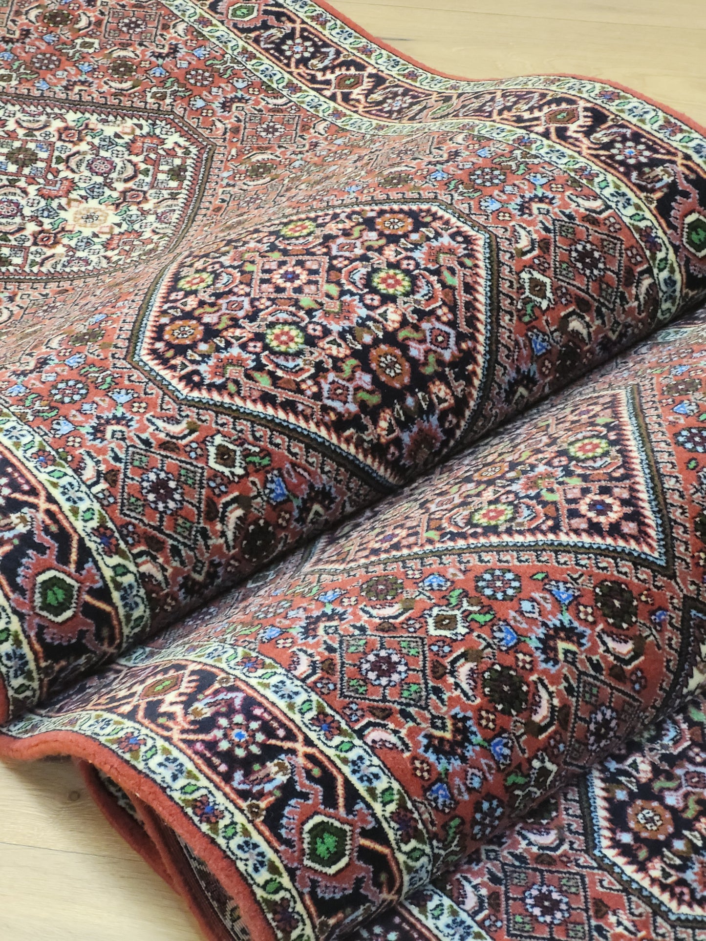 Handgeknüpfter Perser Teppich aus Korkwolle Bidjar Metallion