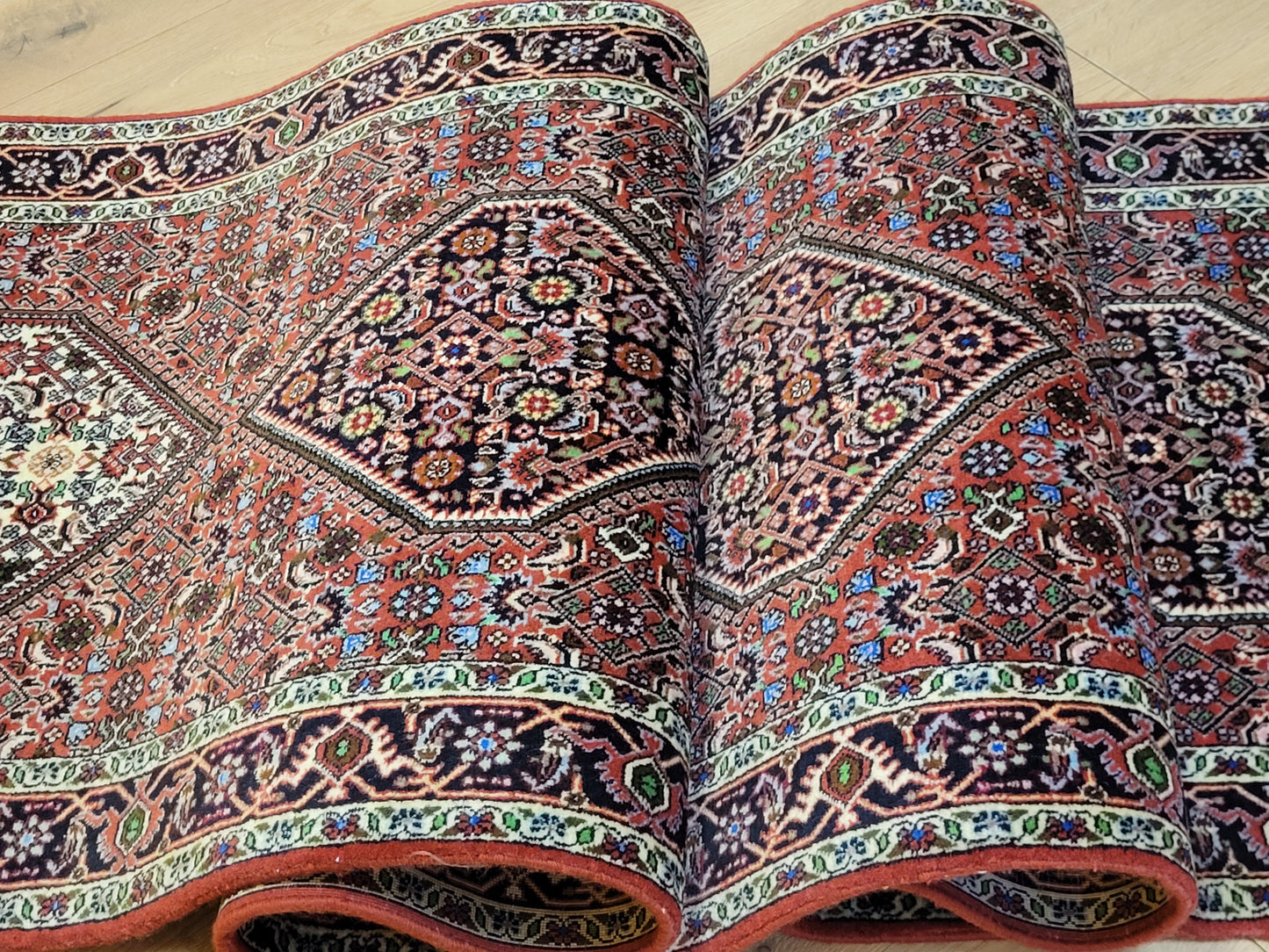 Handgeknüpfter Perser Teppich aus Korkwolle Bidjar Metallion