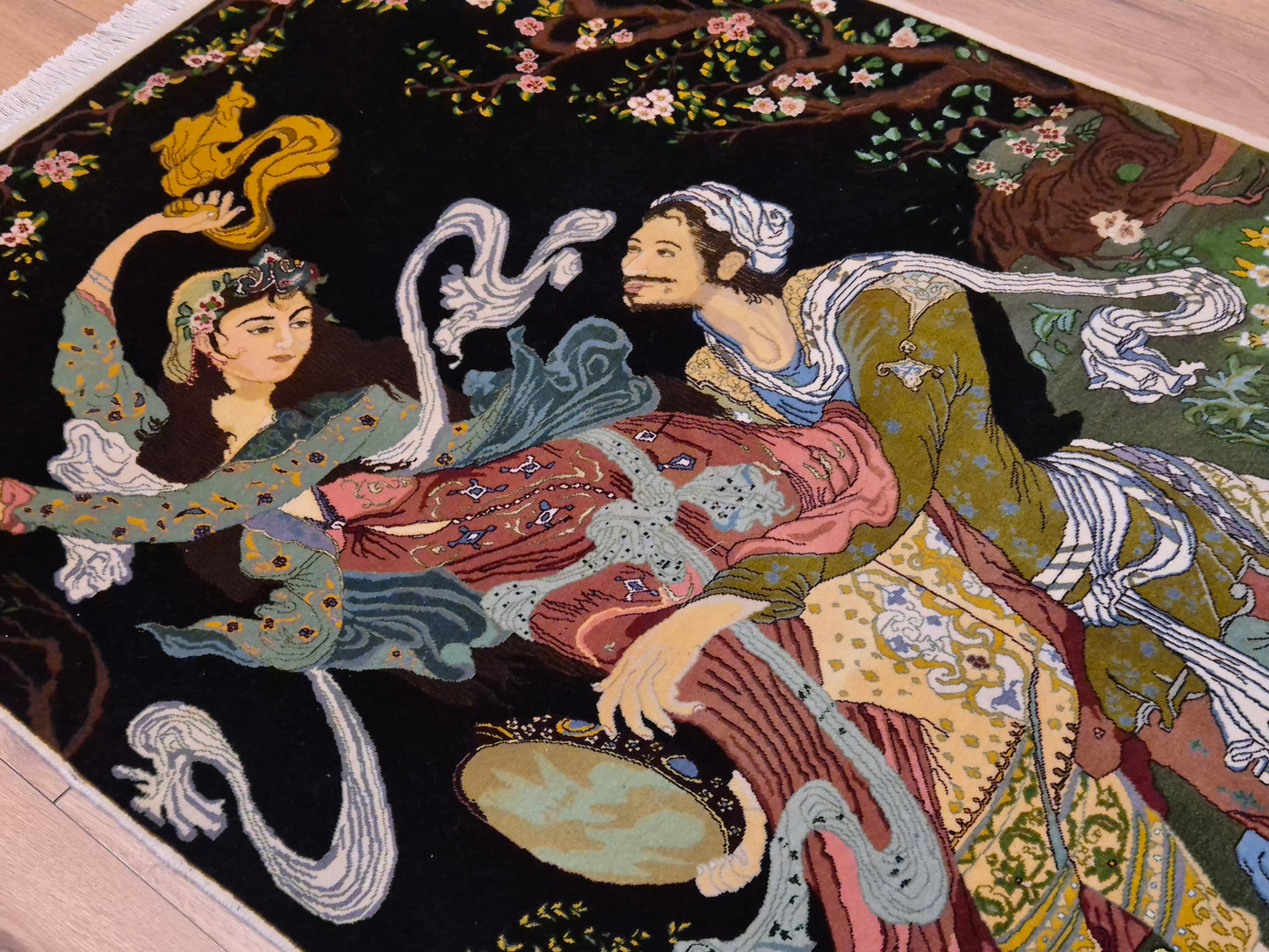 Täbriz Teppich Korkwolle mit Seide figürliche Darstellung