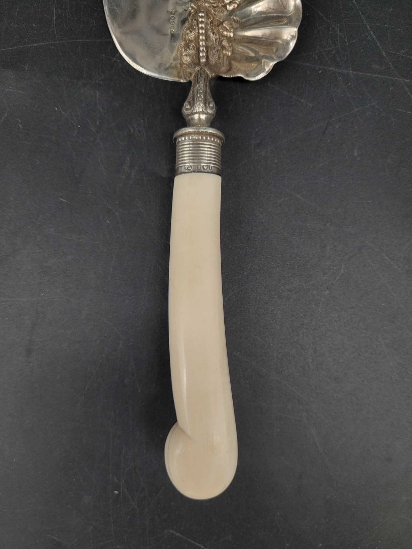 Antiker 925er Sterling Silber Tortenheber mit Blumenrelief aus England