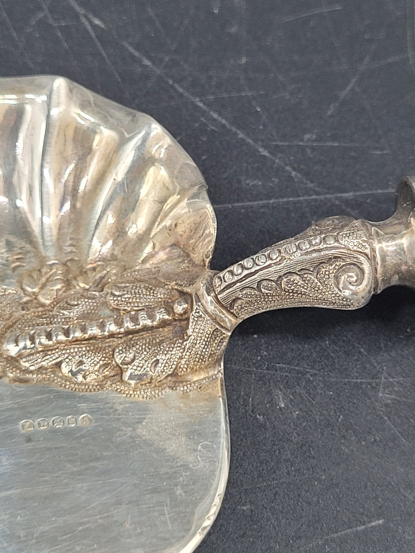 Antiker 925er Sterling Silber Tortenheber mit Blumenrelief aus England